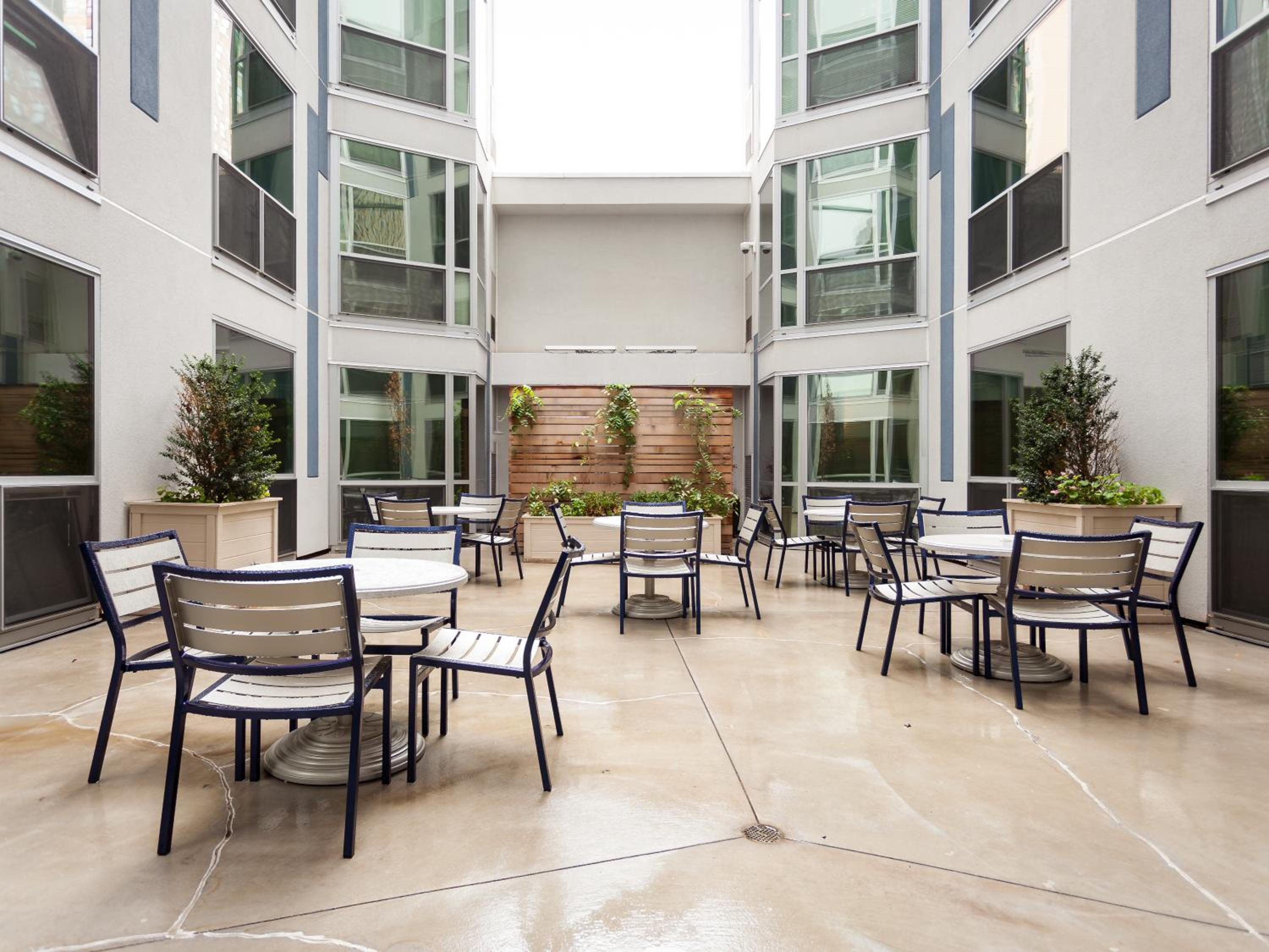 Fantastic Philly Fully Furnished Apartments