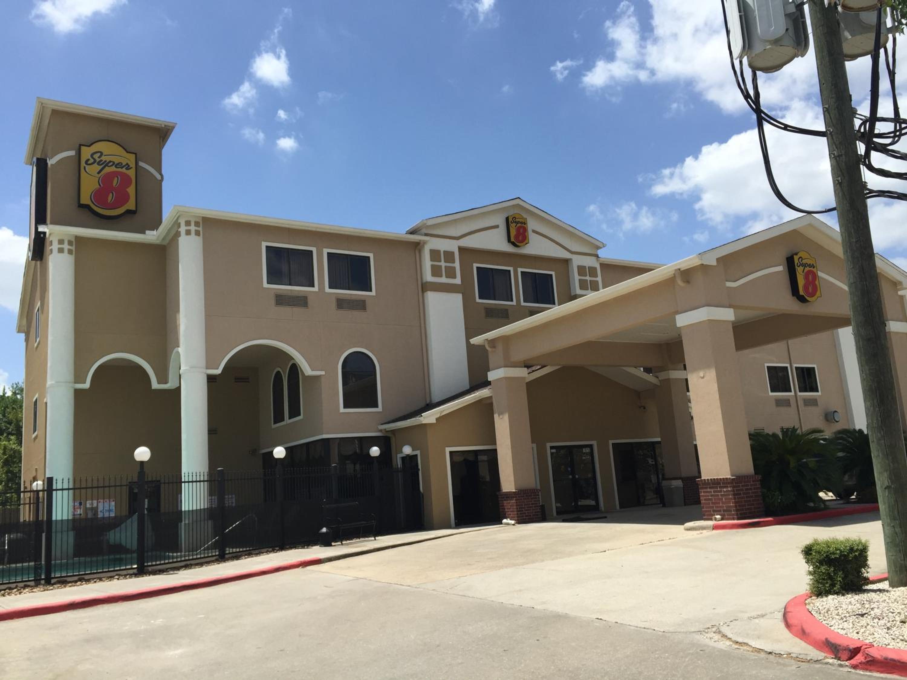 Red Lion Inn Suites IAH Airport East - Property Image 55