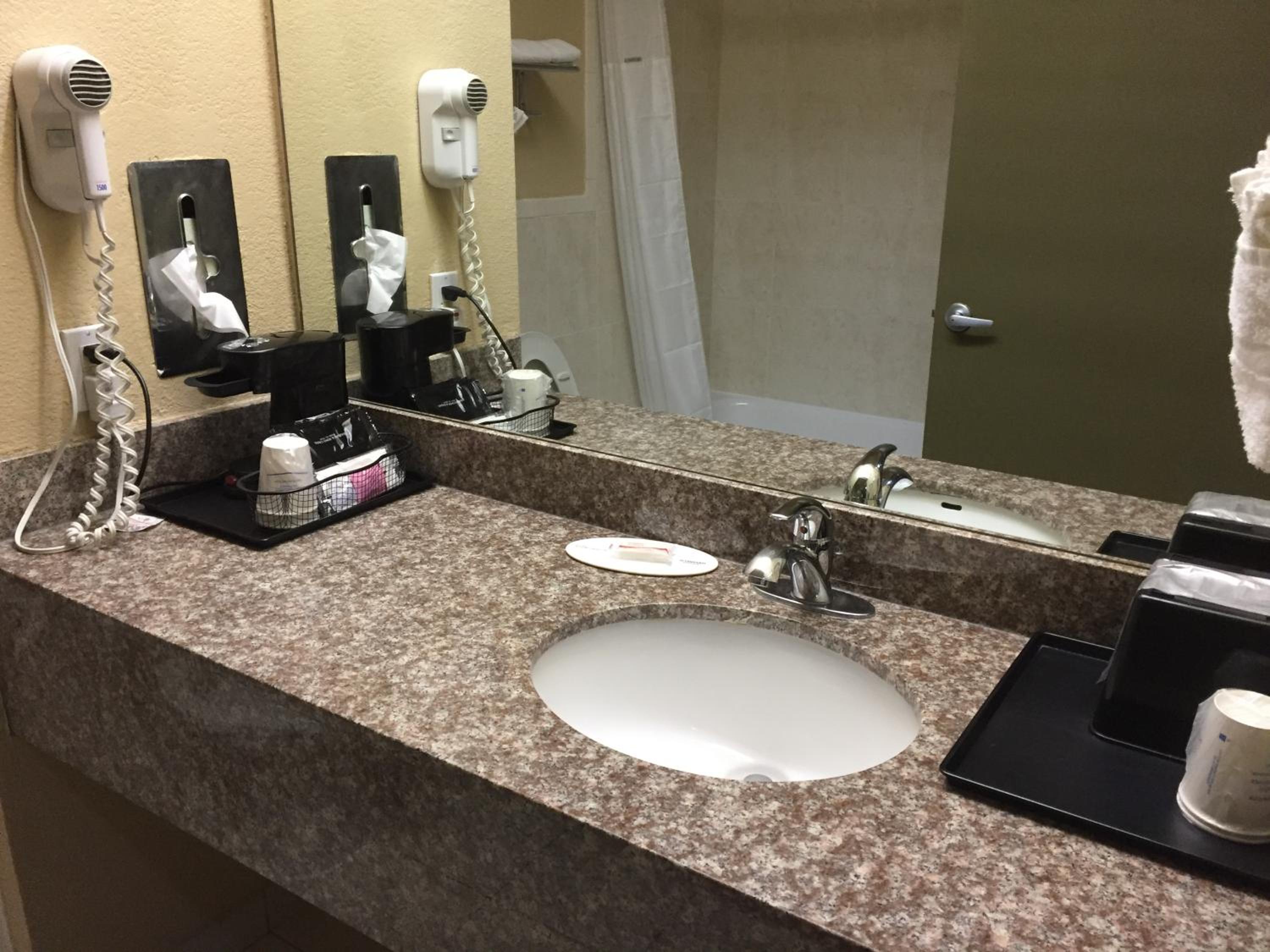 Red Lion Inn Suites IAH Airport East - Property Image 15