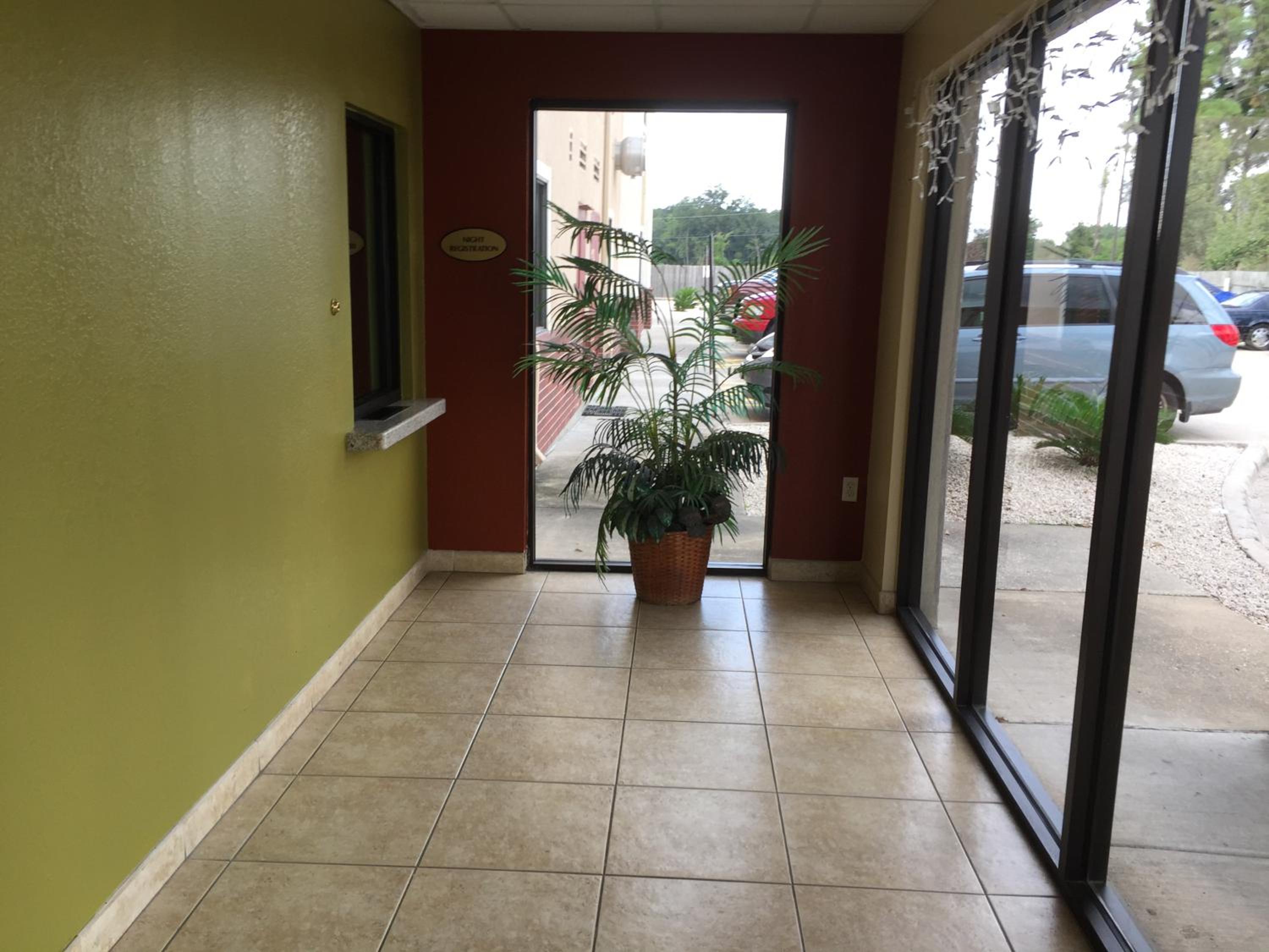 Red Lion Inn Suites IAH Airport East - Property Image 4