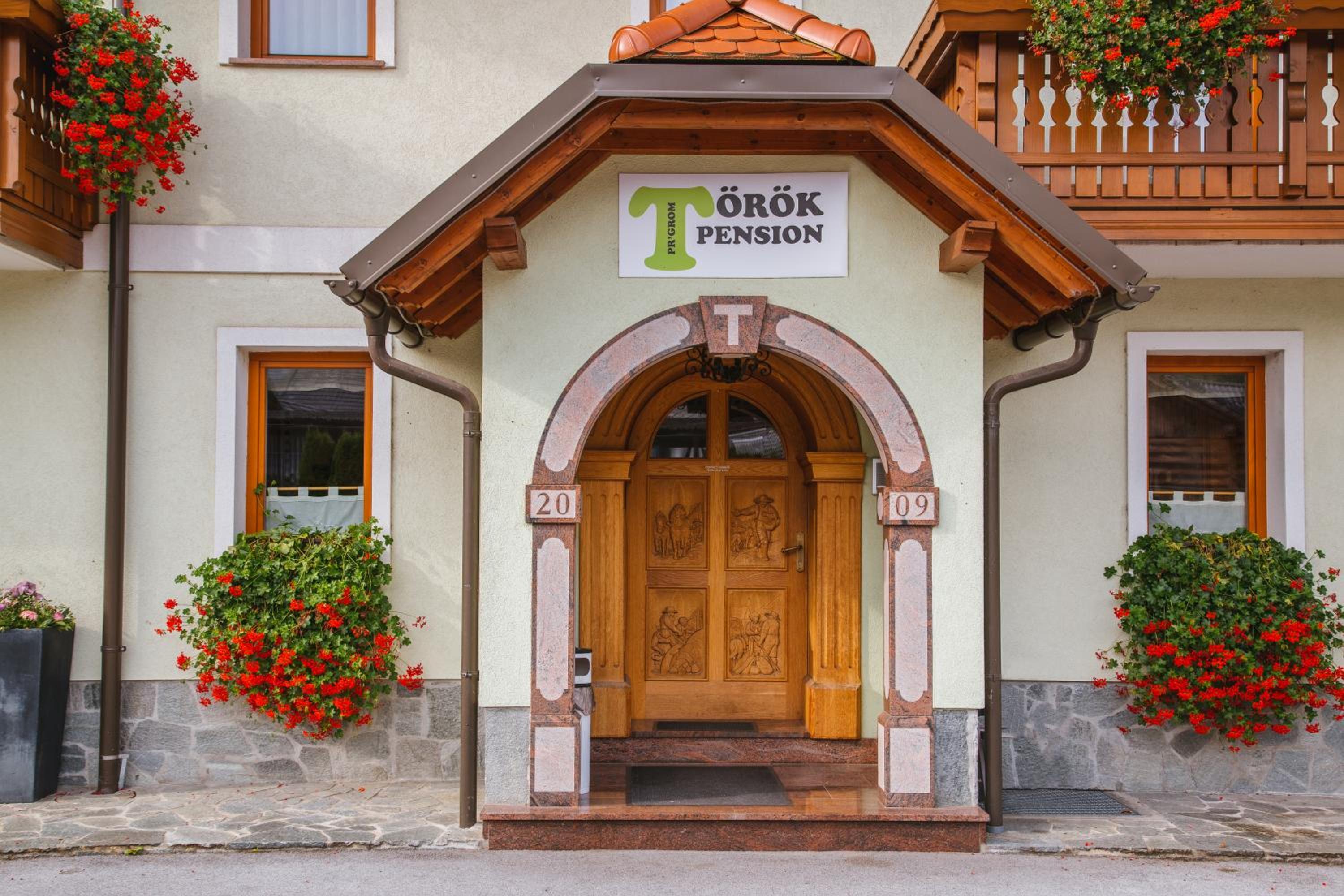 Török rooms, bistro & wellness view 3