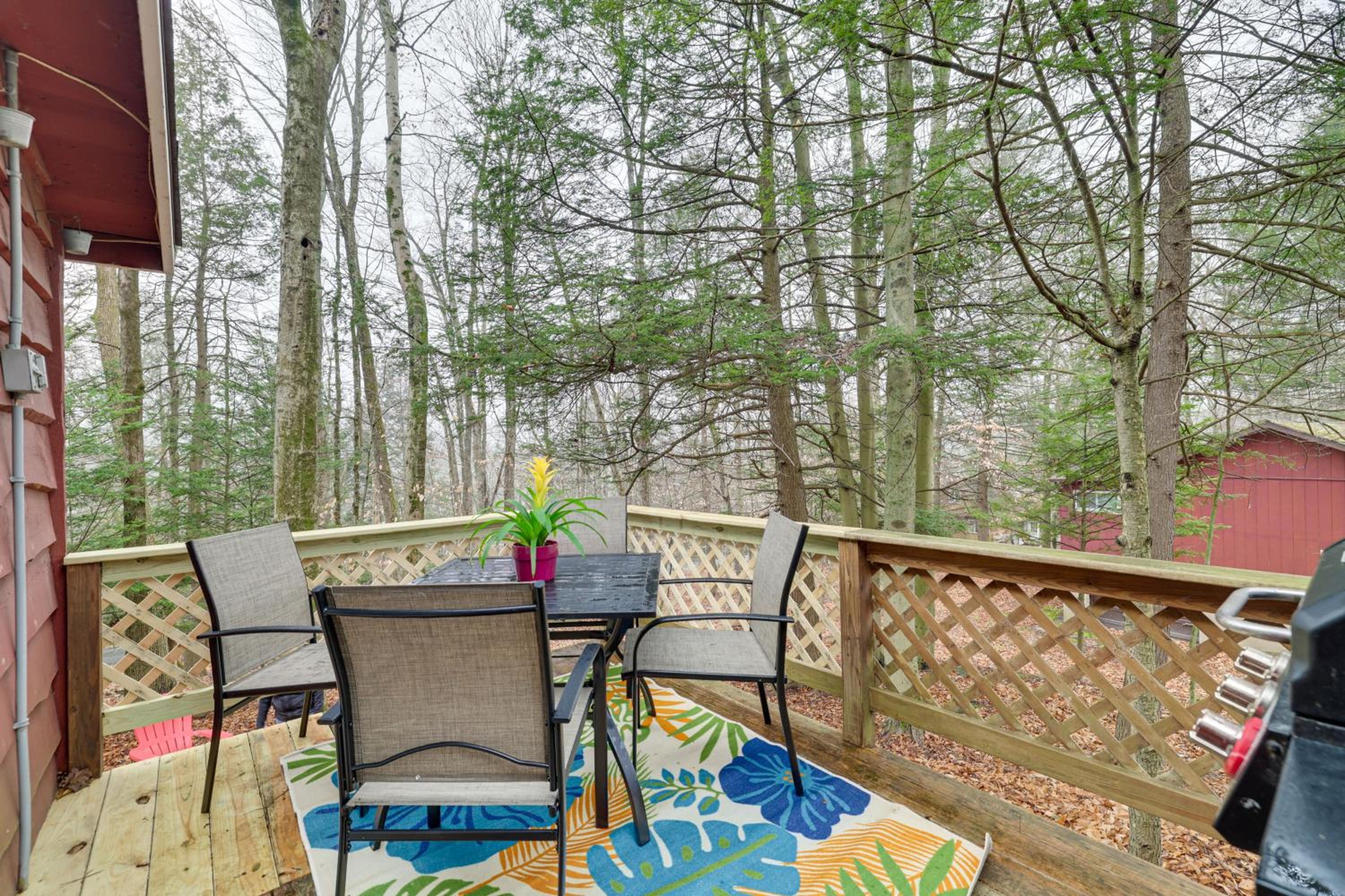 Cozy Lake Wallenpaupack Cabin with Community Perks