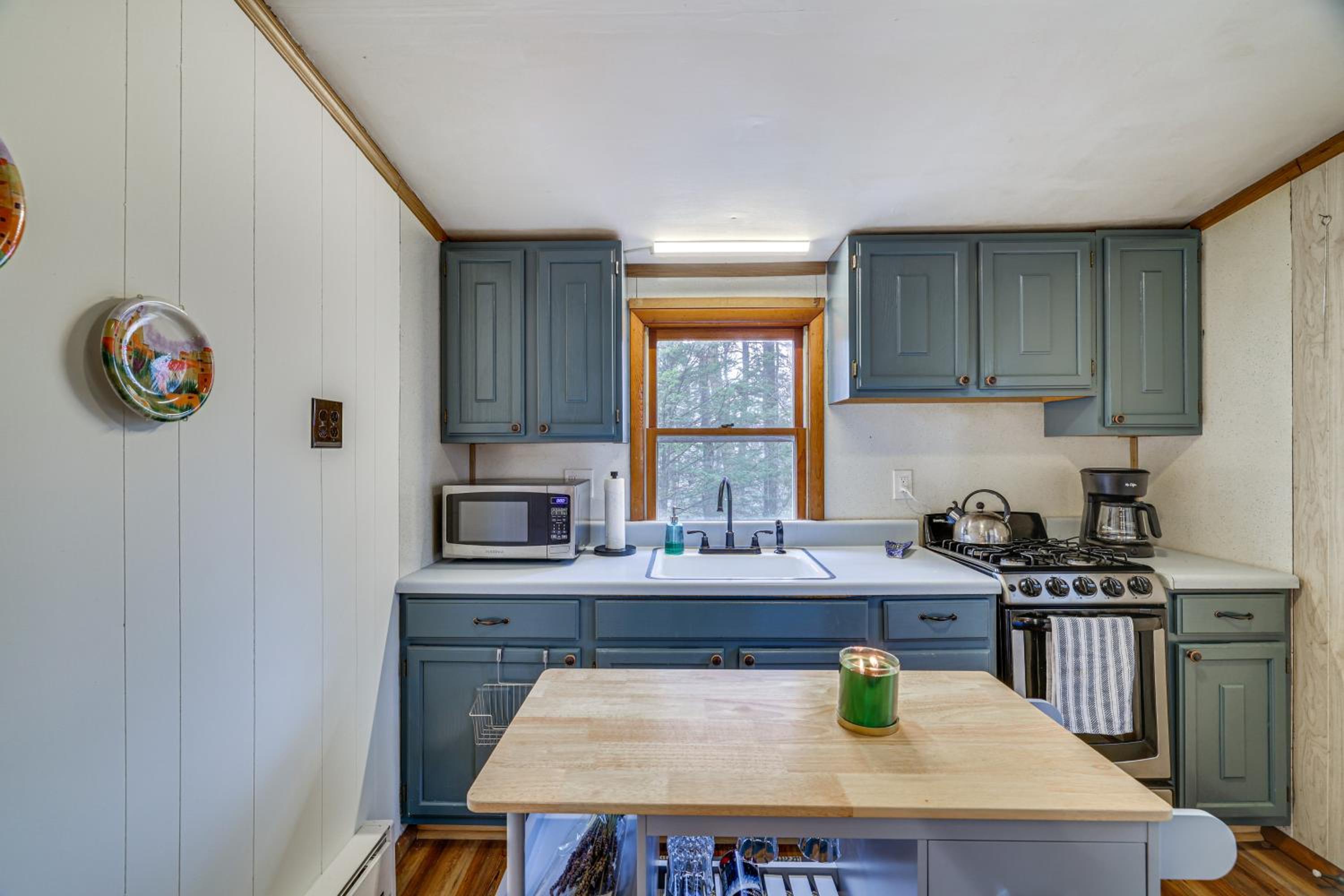 Cozy Lake Wallenpaupack Cabin with Community Perks