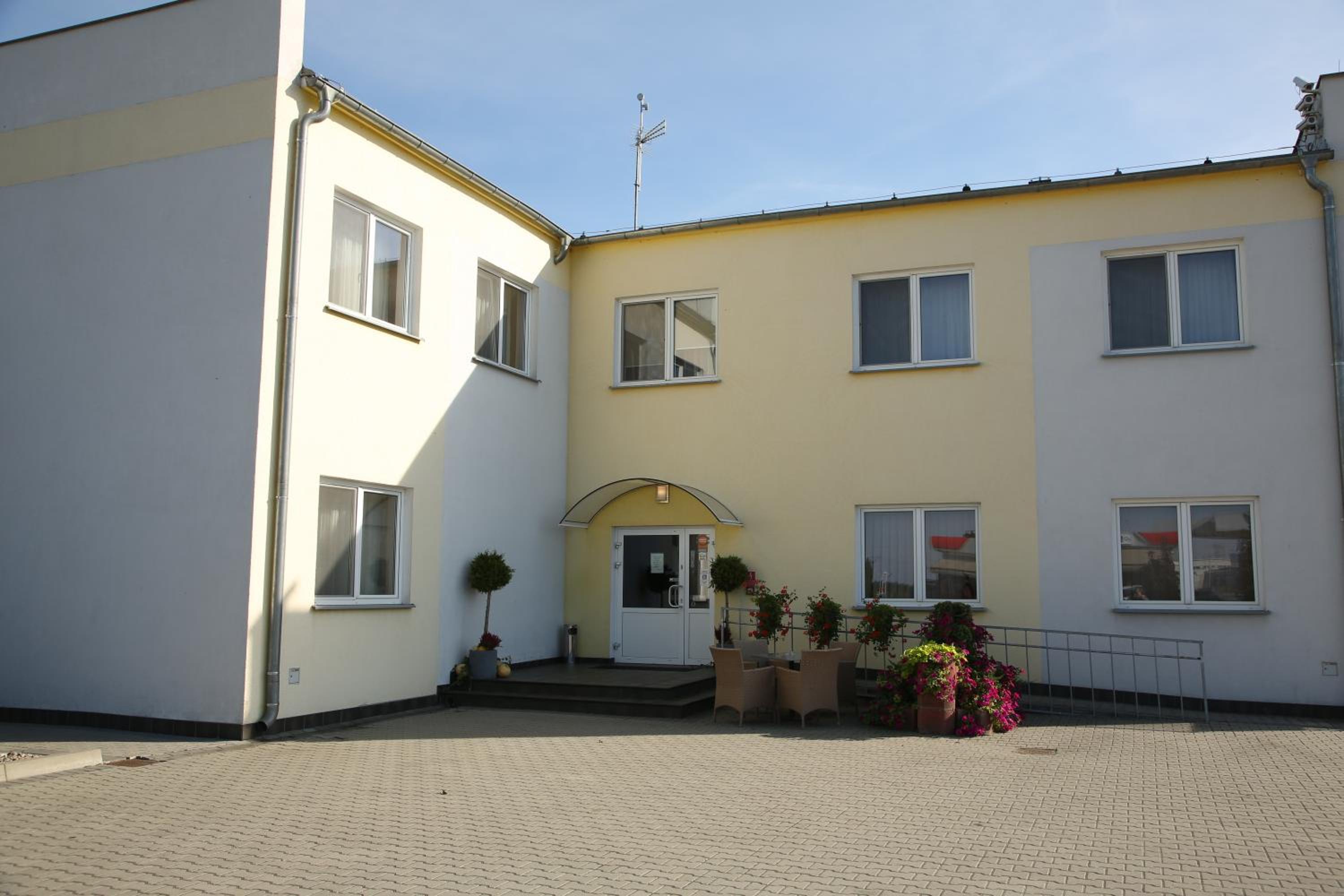Photo 8