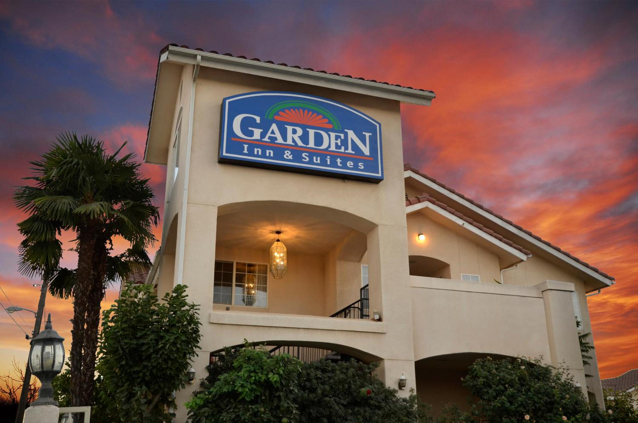 Hotel Garden Inn and Suites