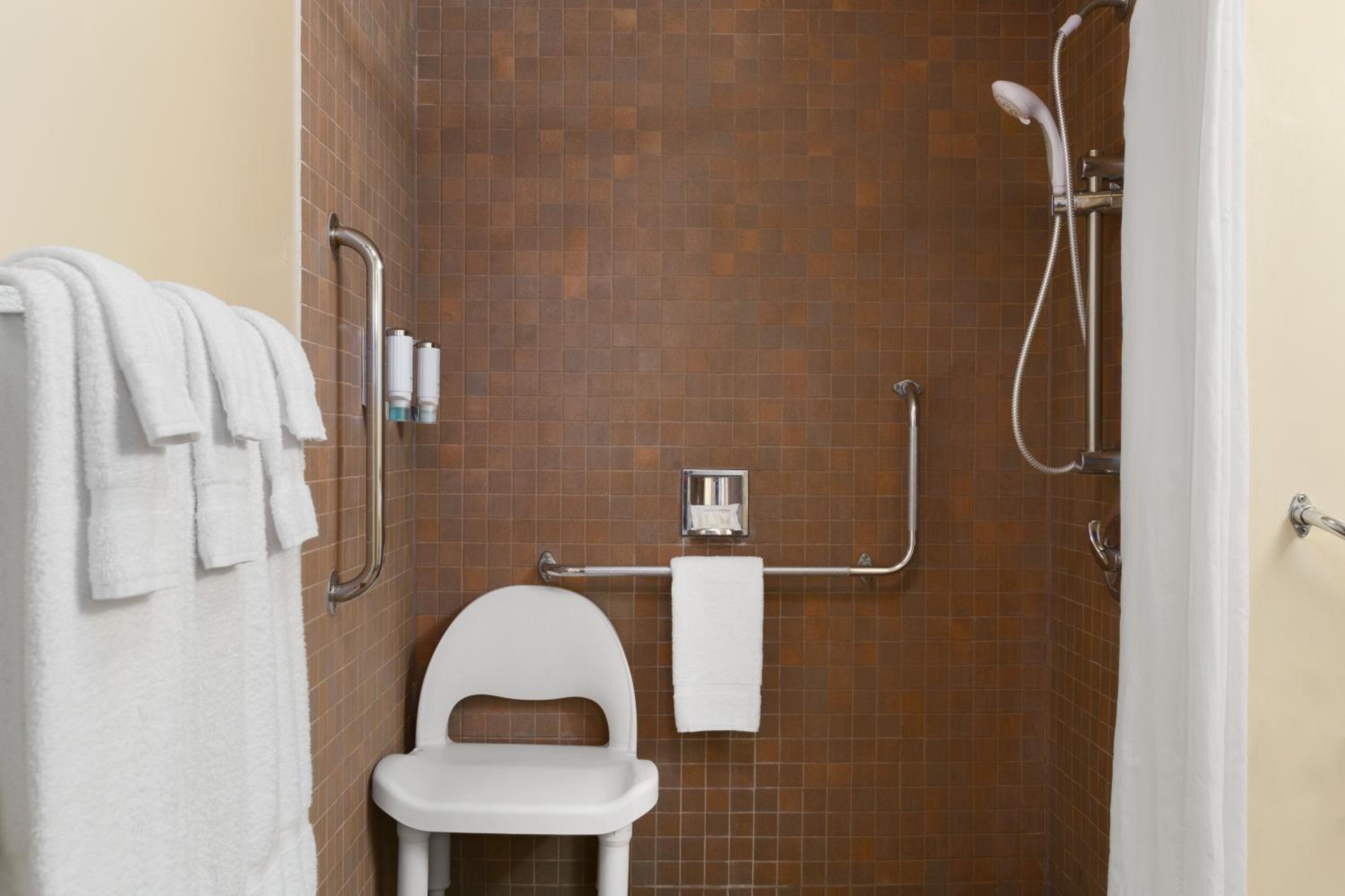 Barrie Vacations - Travelodge by Wyndham Barrie - Property Image 16