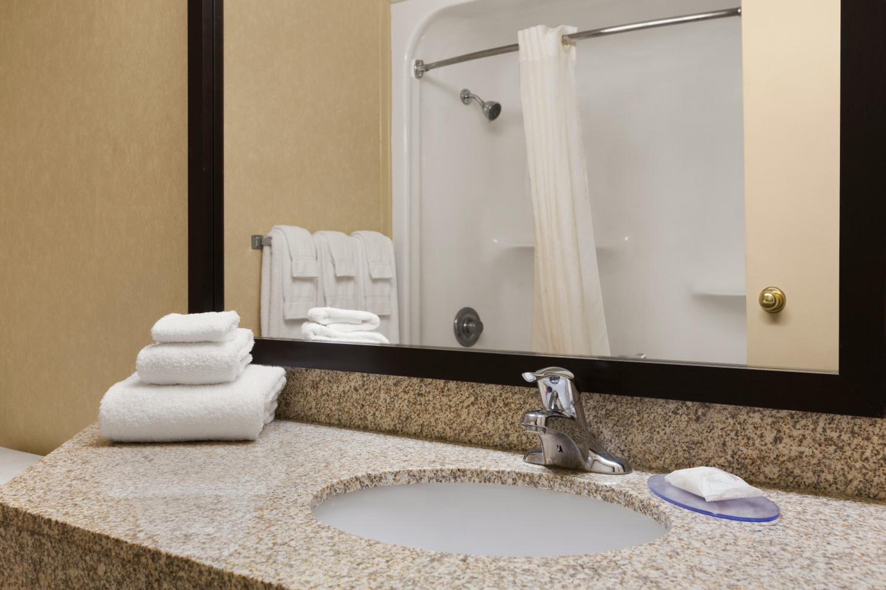 Barrie Vacations - Travelodge by Wyndham Barrie - Property Image 17