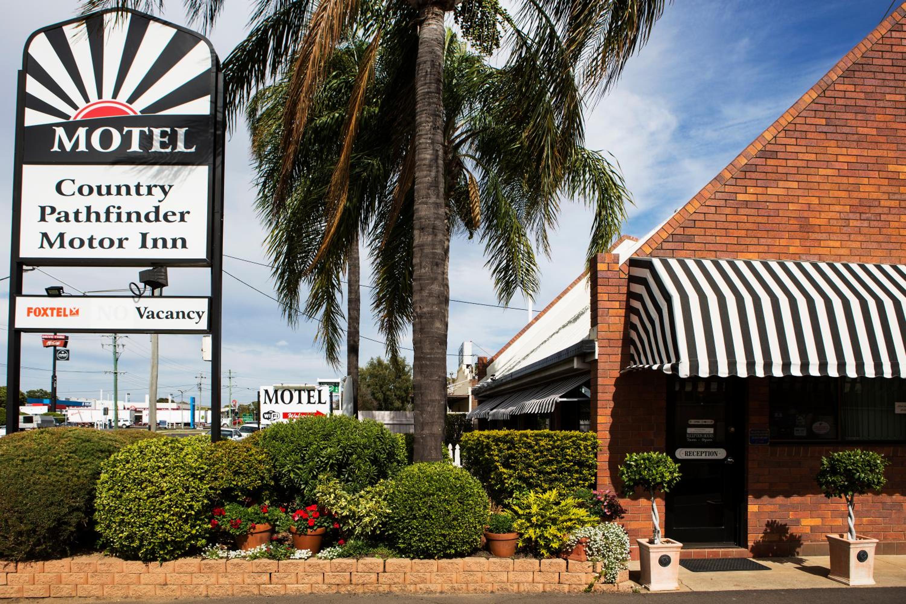 Country Pathfinder Motor Inn