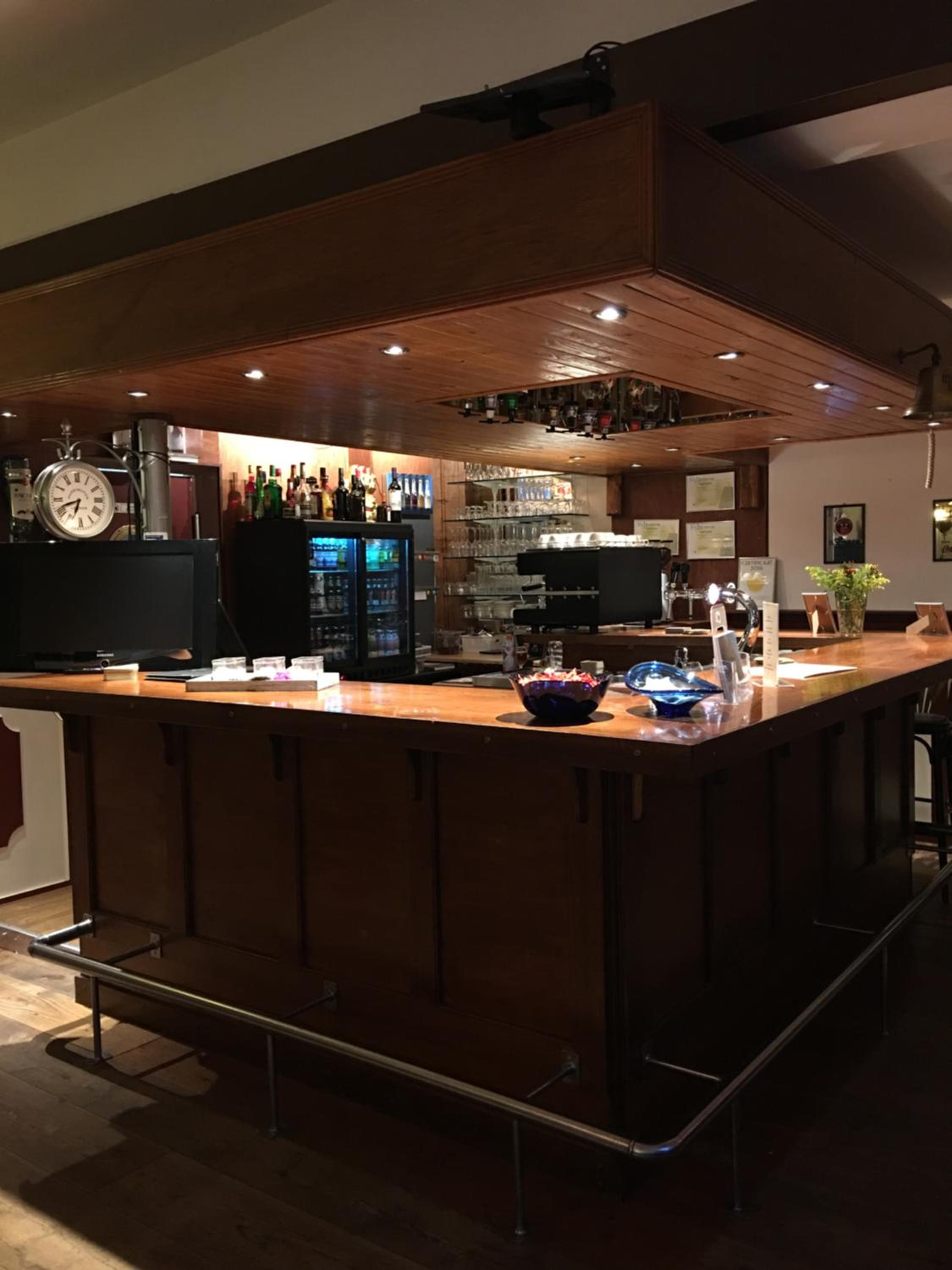 bar