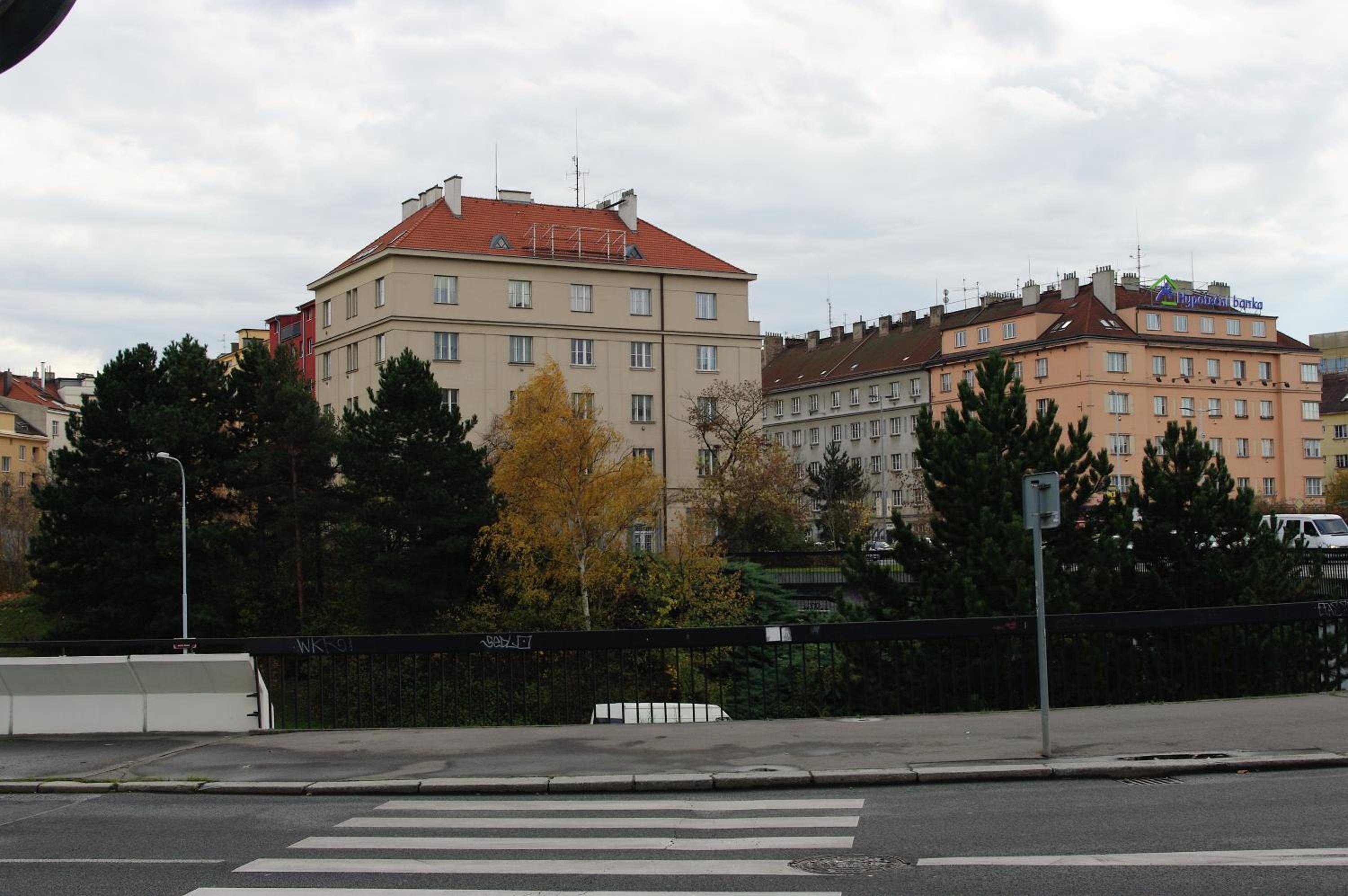 Spacious Prague View Apartment