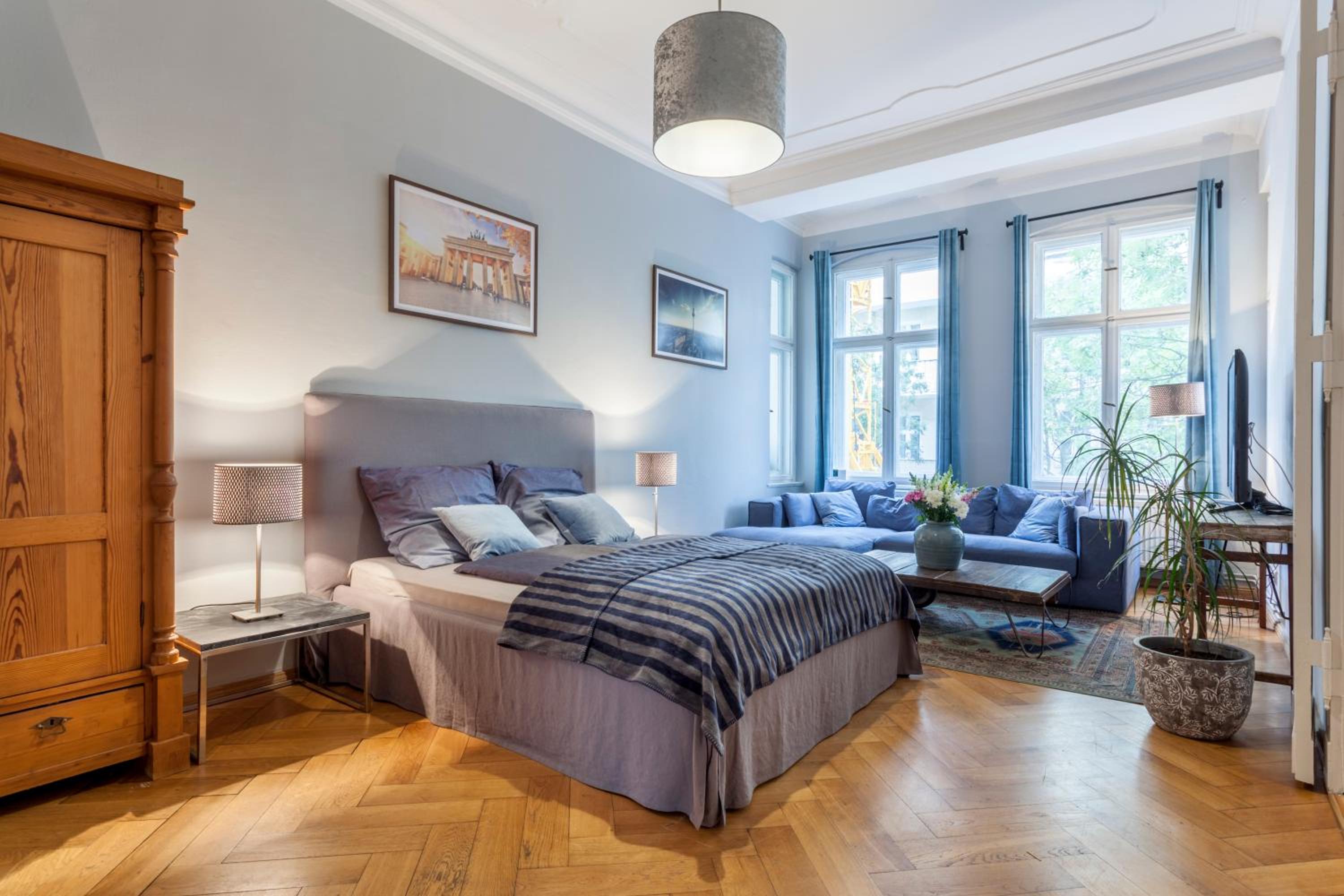 The Paul Loft, big 3 Bed room apartment, 120 m2, group & family friendly, Prenzlauer Berg, ideal for 4 - 8 Guests