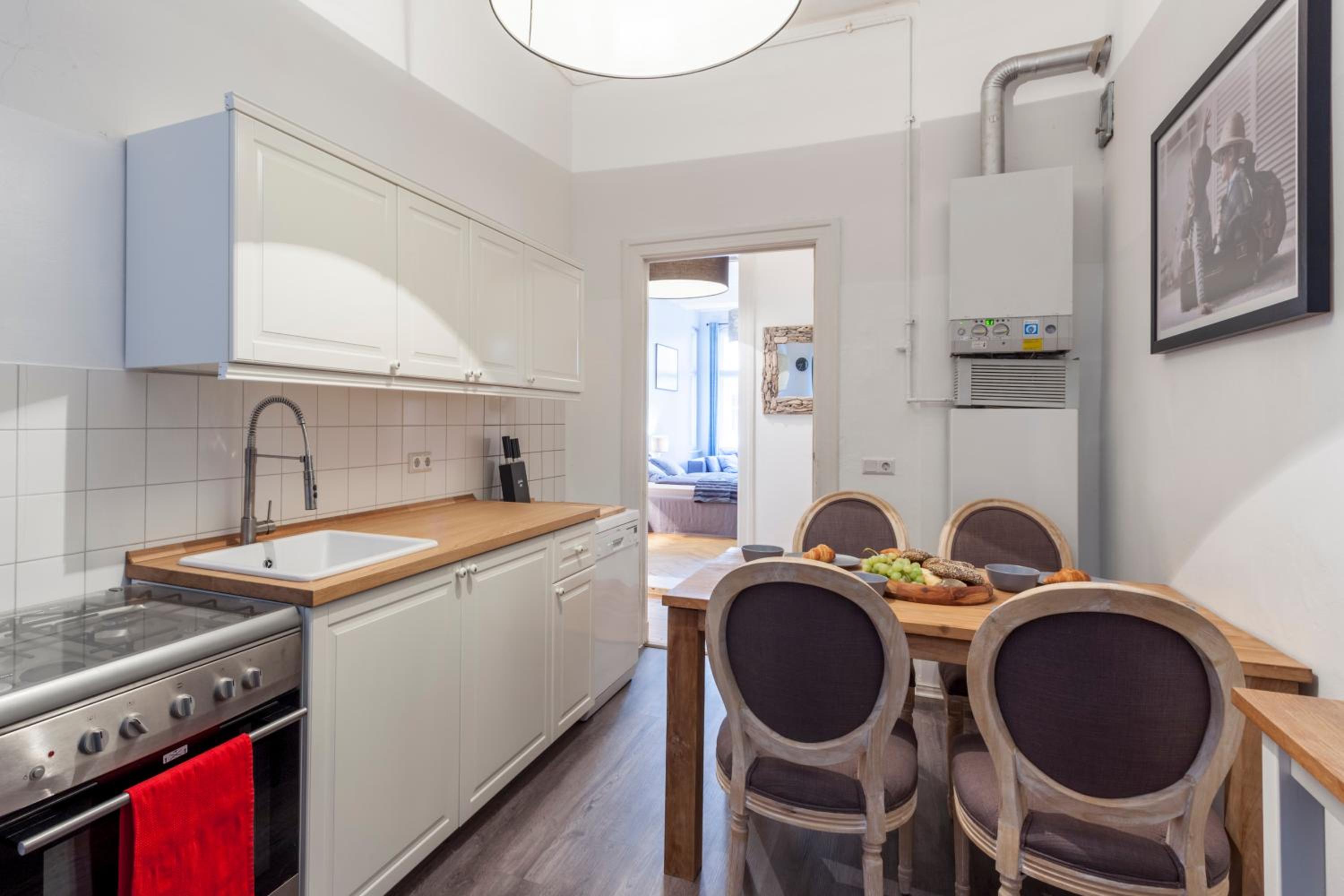 The Paul Loft, big 3 Bed room apartment, 120 m2, group & family friendly, Prenzlauer Berg, ideal for 4 - 8 Guests