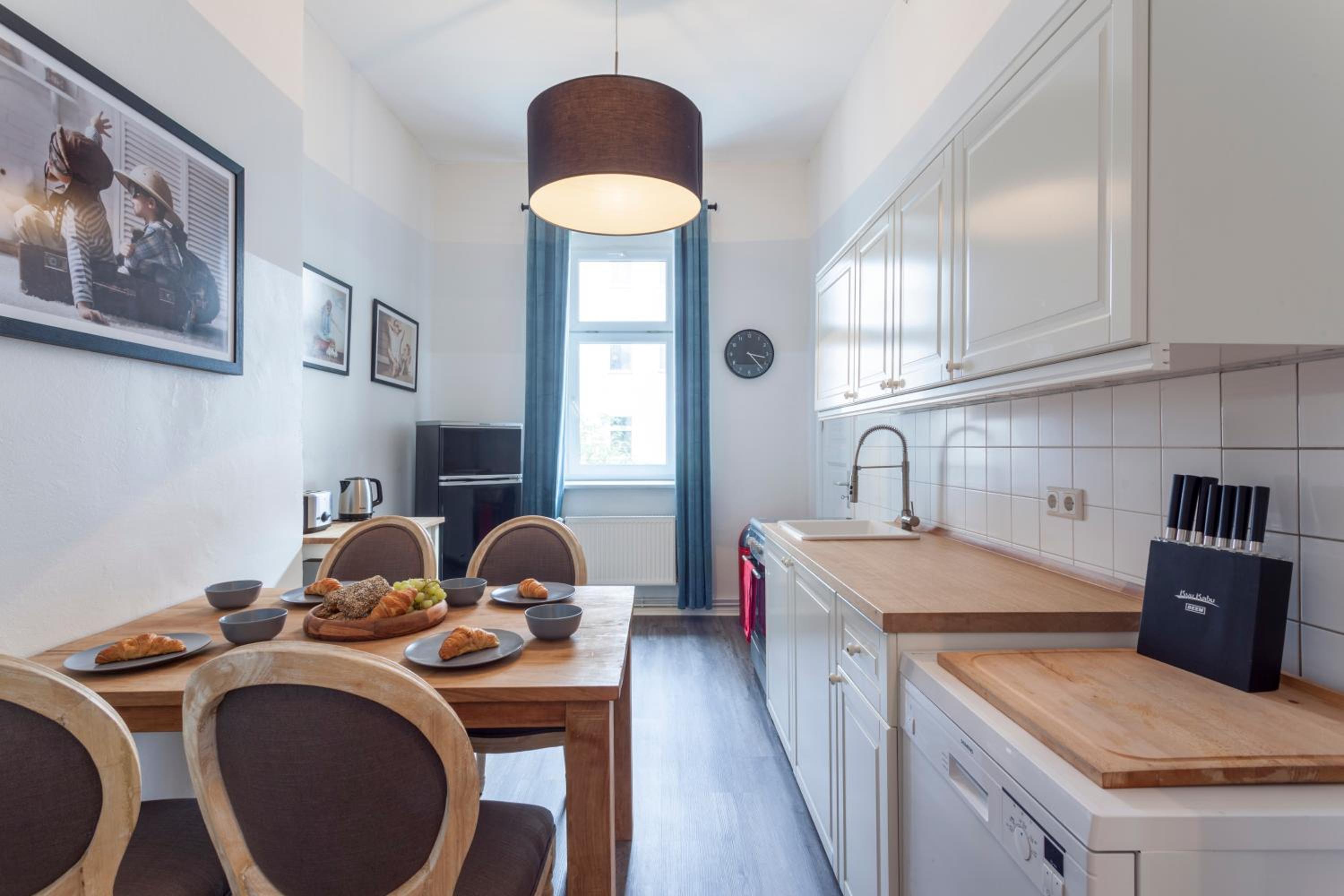 The Paul Loft, big 3 Bed room apartment, 120 m2, group & family friendly, Prenzlauer Berg, ideal for 4 - 8 Guests