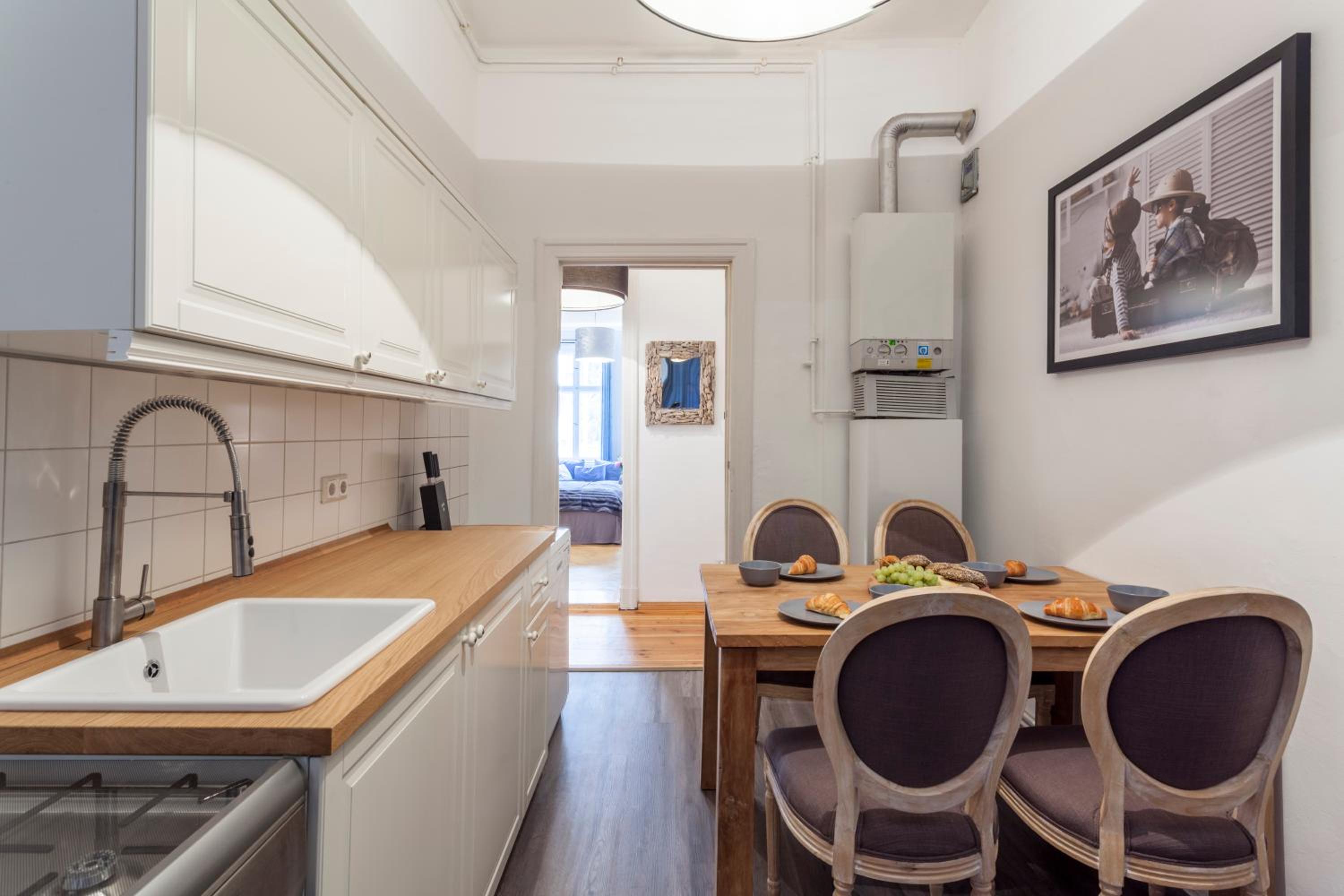The Paul Loft, big 3 Bed room apartment, 120 m2, group & family friendly, Prenzlauer Berg, ideal for 4 - 8 Guests