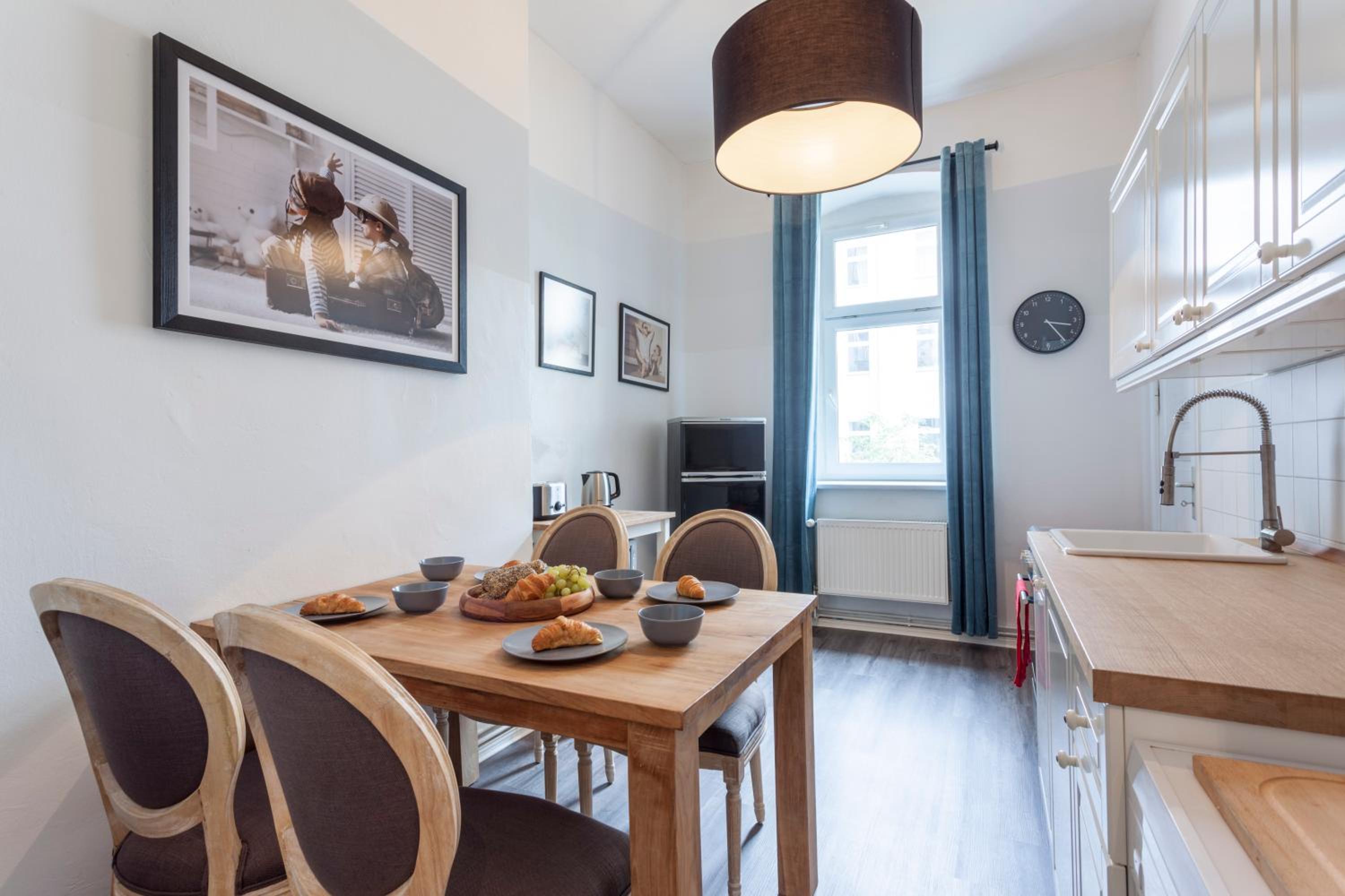 The Paul Loft, big 3 Bed room apartment, 120 m2, group & family friendly, Prenzlauer Berg, ideal for 4 - 8 Guests