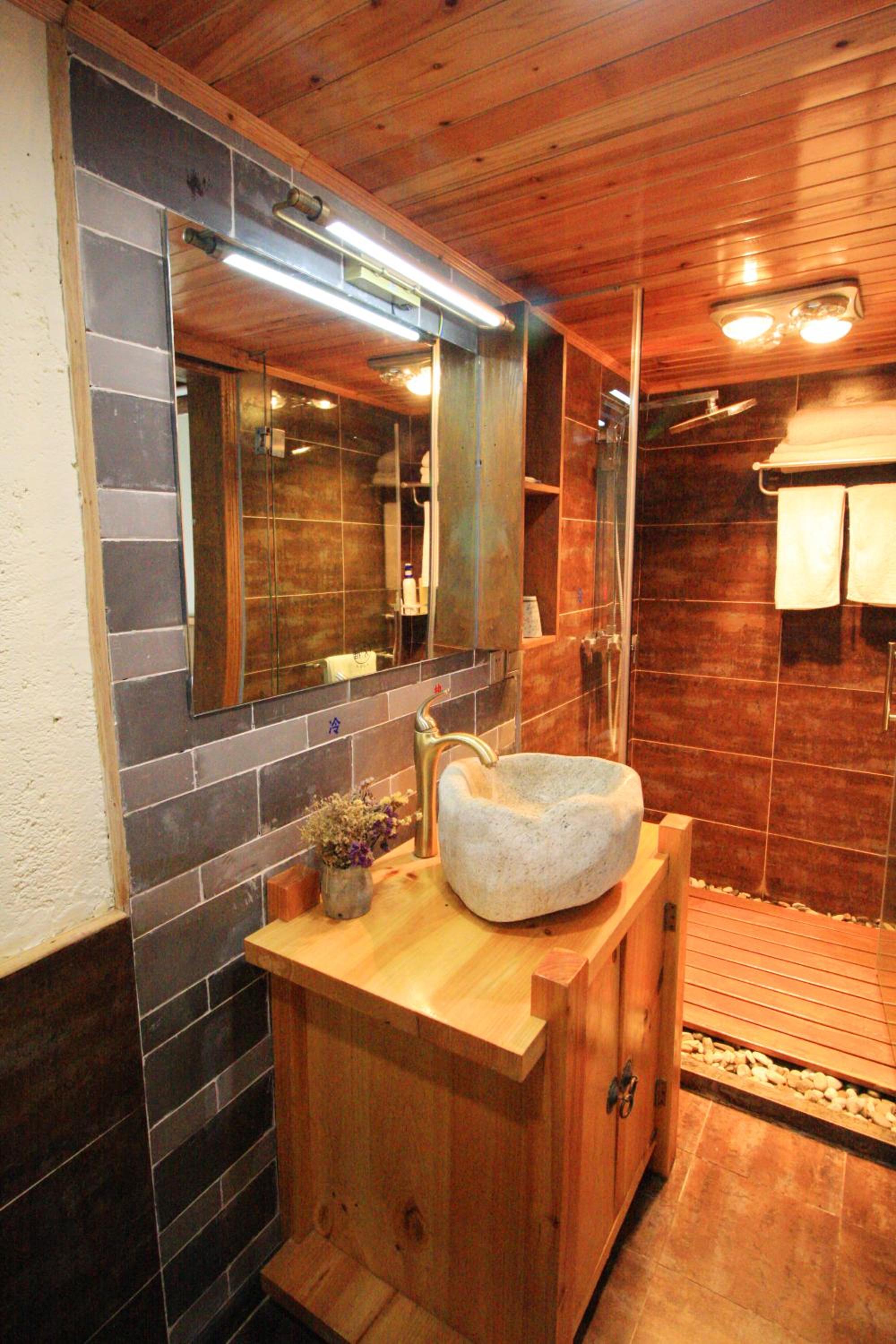 Cabin 7 Inn