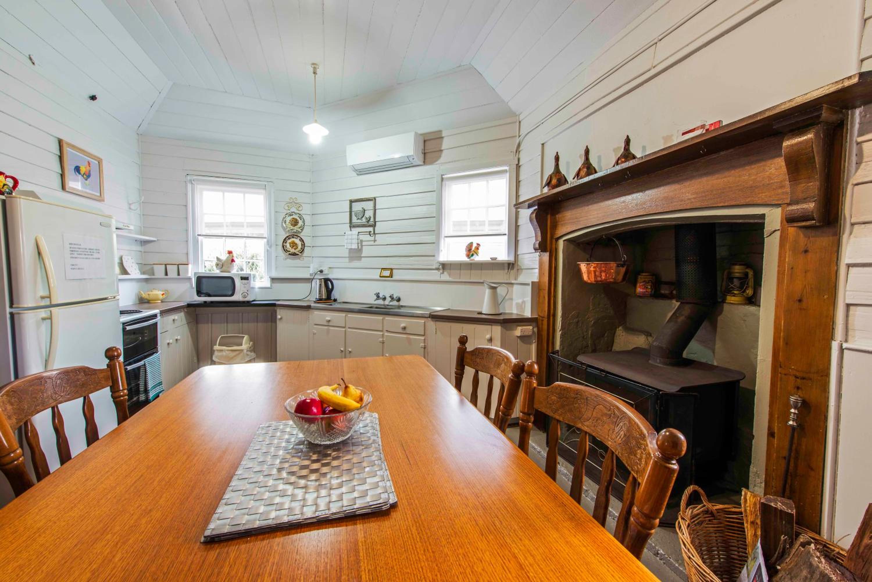 Angel's Aisle Cottages & Cafe