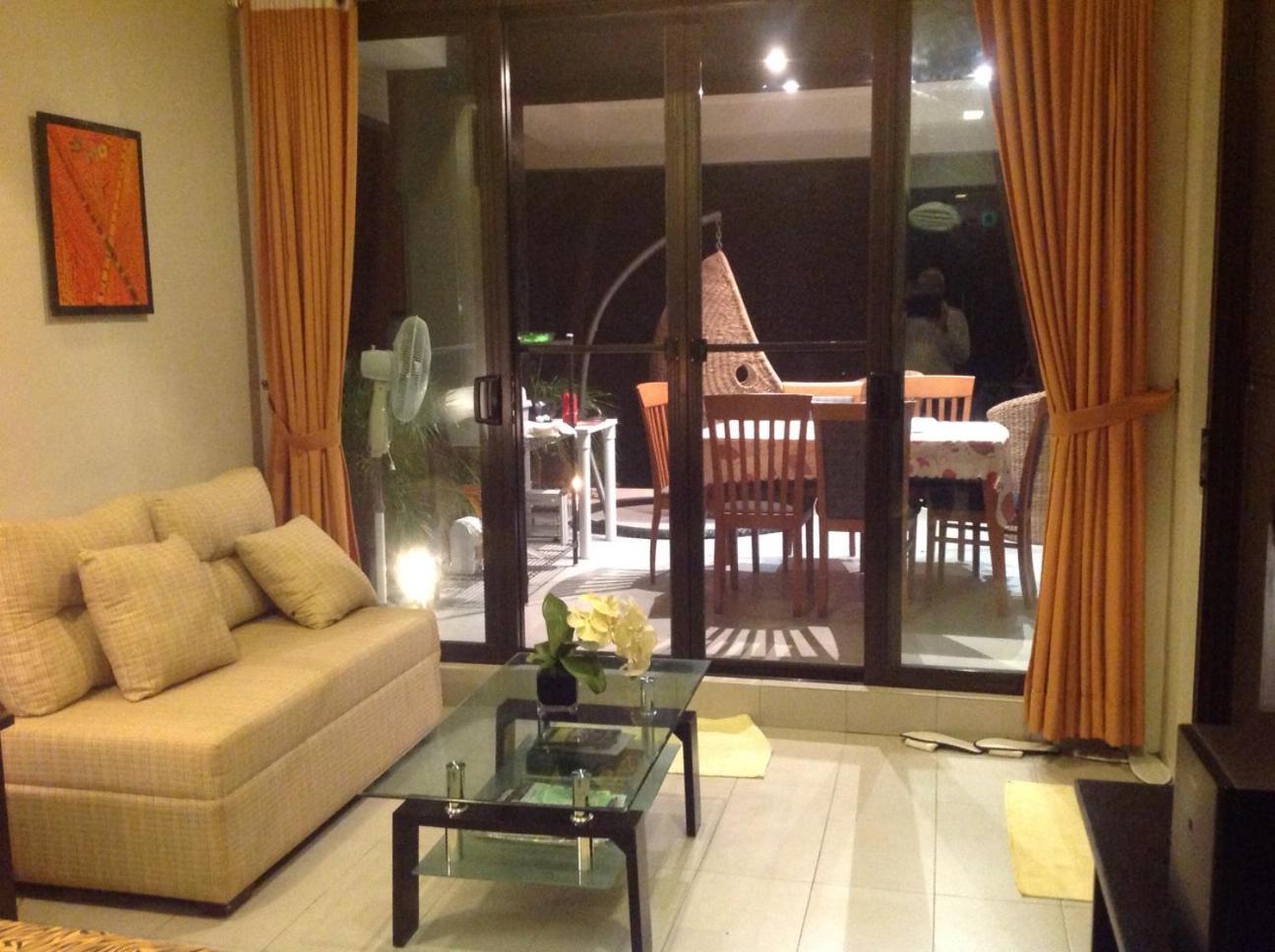 Modern Room with beautiful pool - Image 4