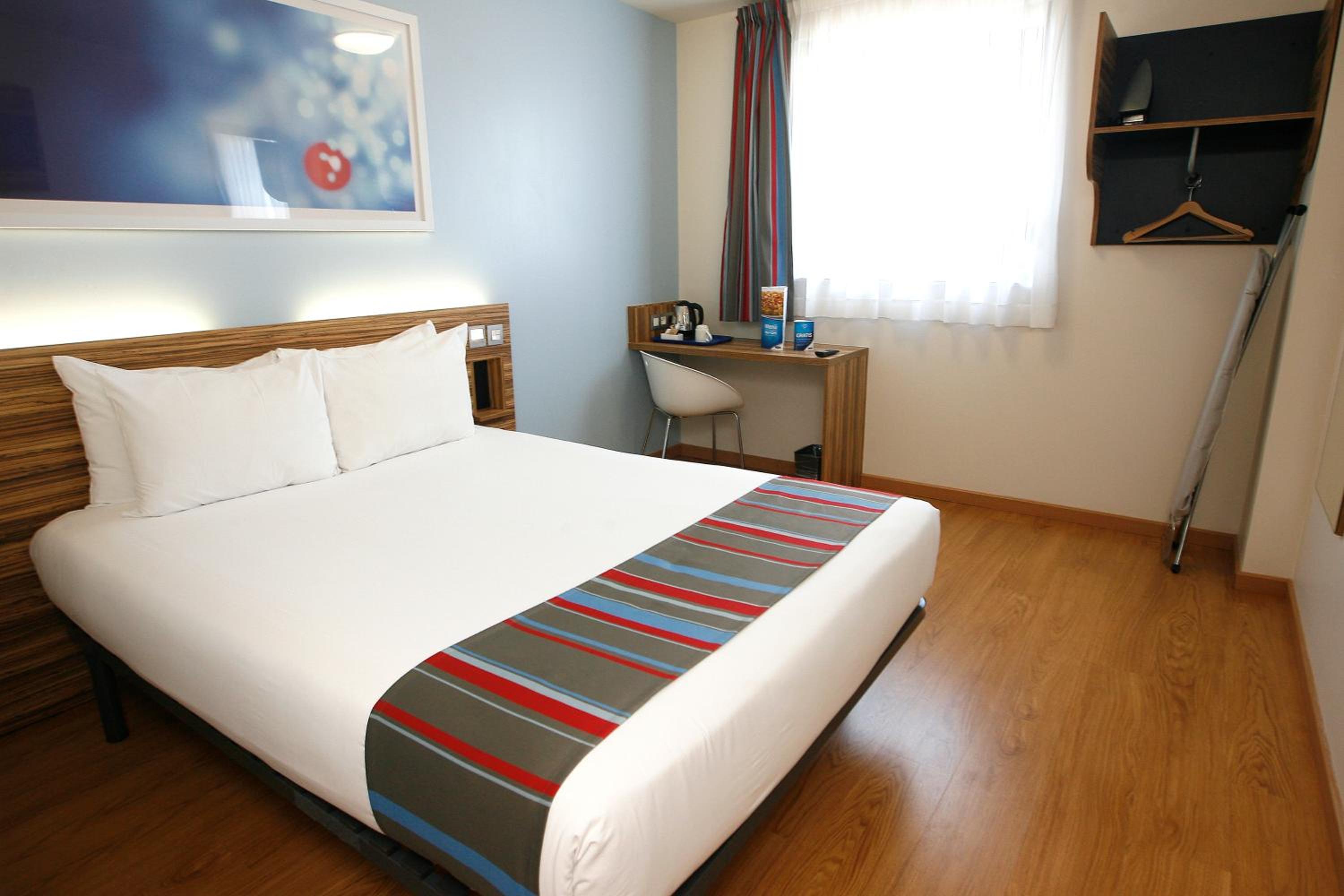 Travelodge Barcelona Poblenou-0