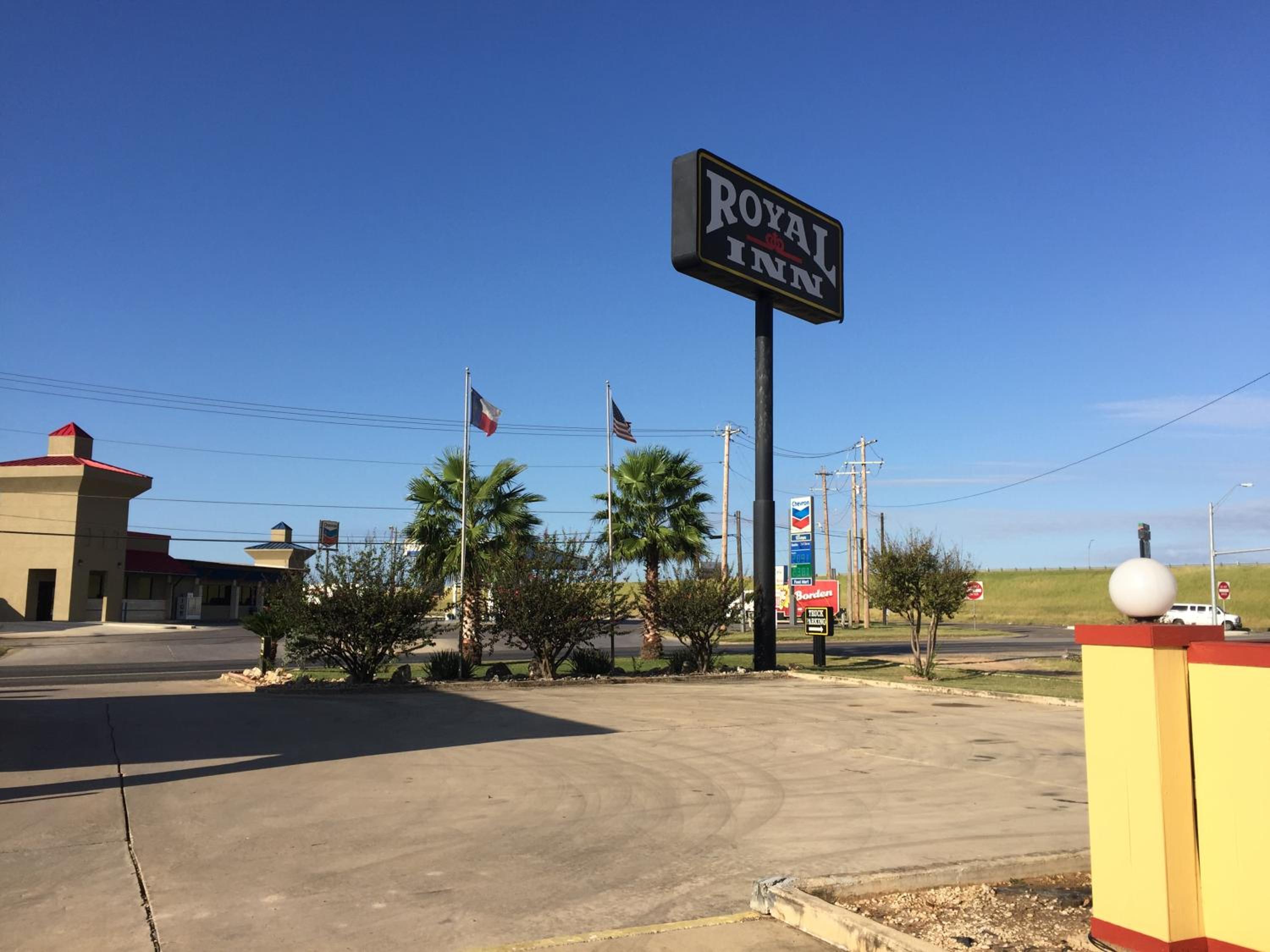 Royal Inn Pearsall