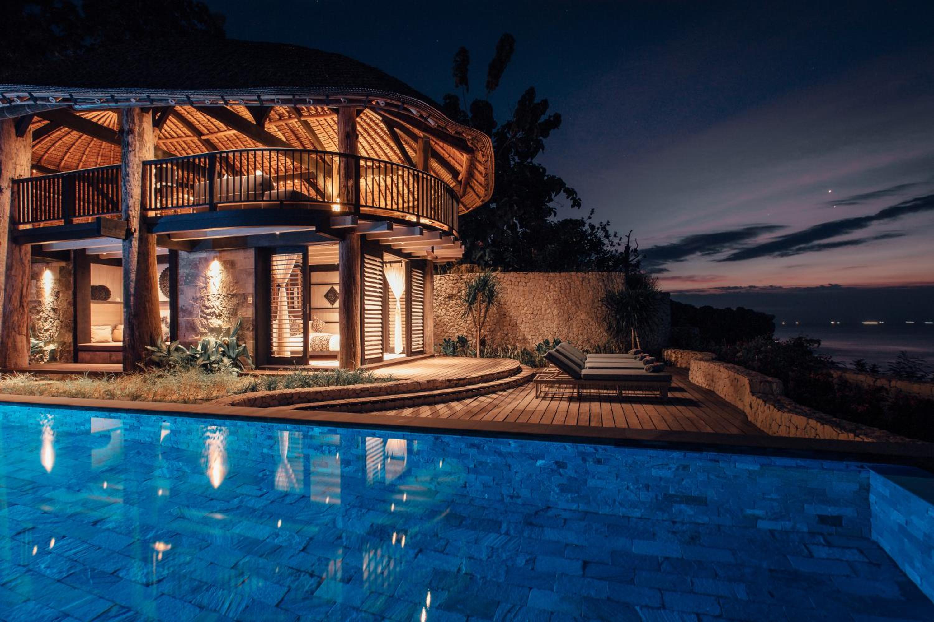 Hotel Suarga Padang Padang - Image 1