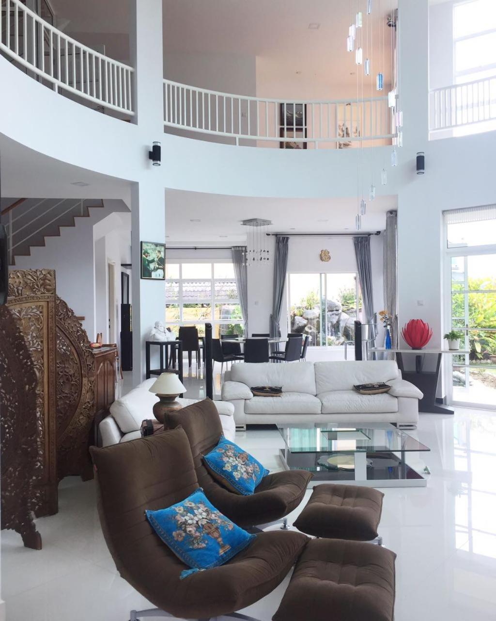 Crystal Cameron Vacation Bungalow photo 6