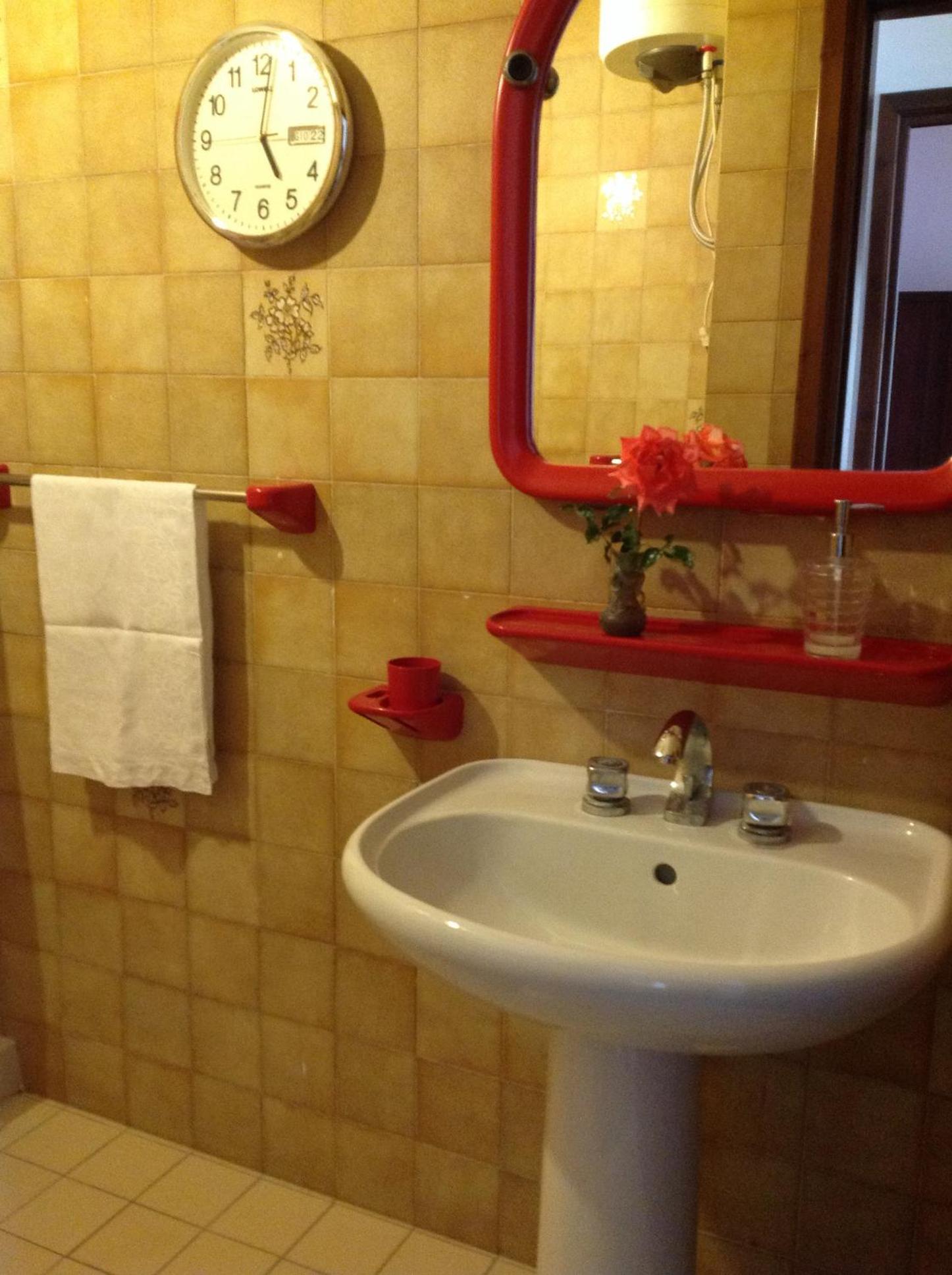 Villa Maria en Mondello — bathroom