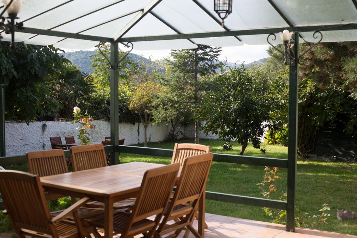 outdoor BBQ area