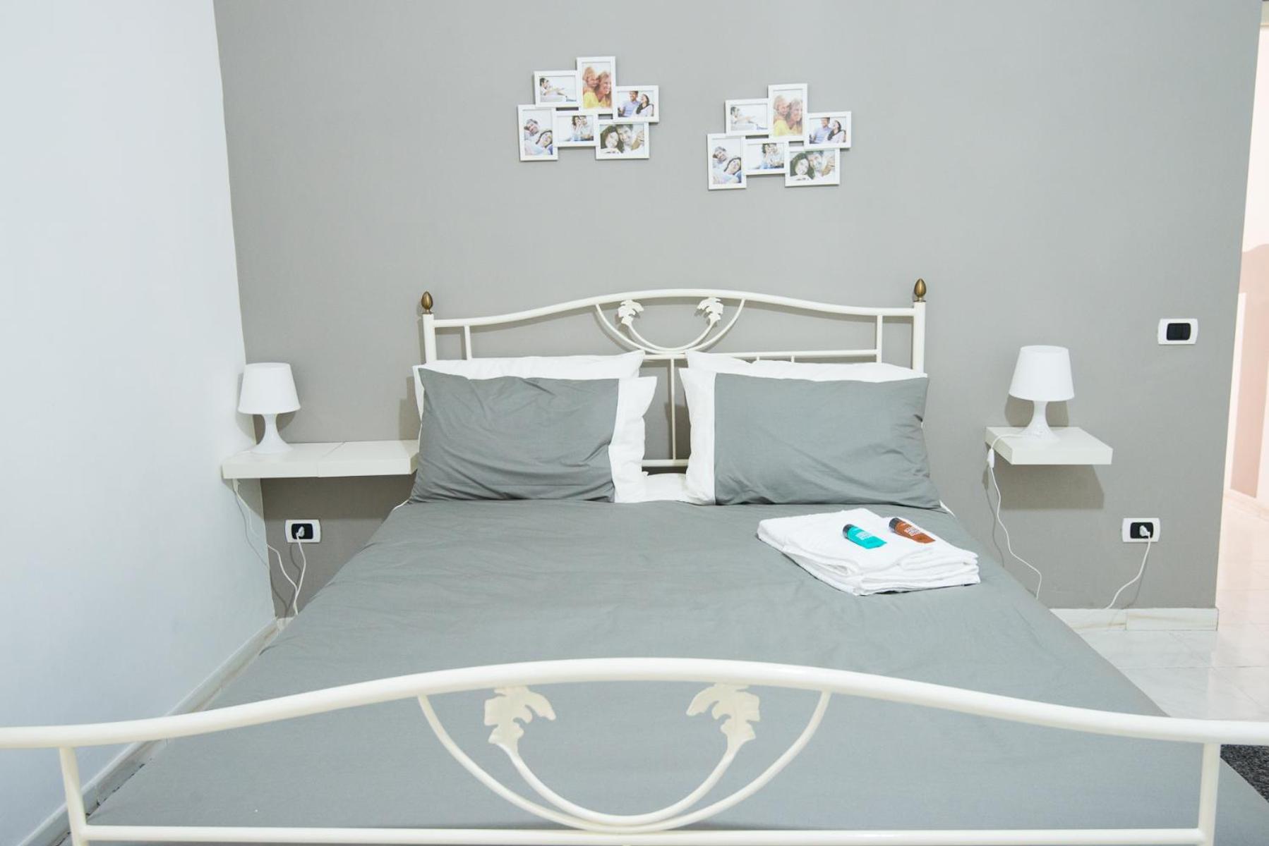 Varriale Apartaments 2,0 free parking for small cars only