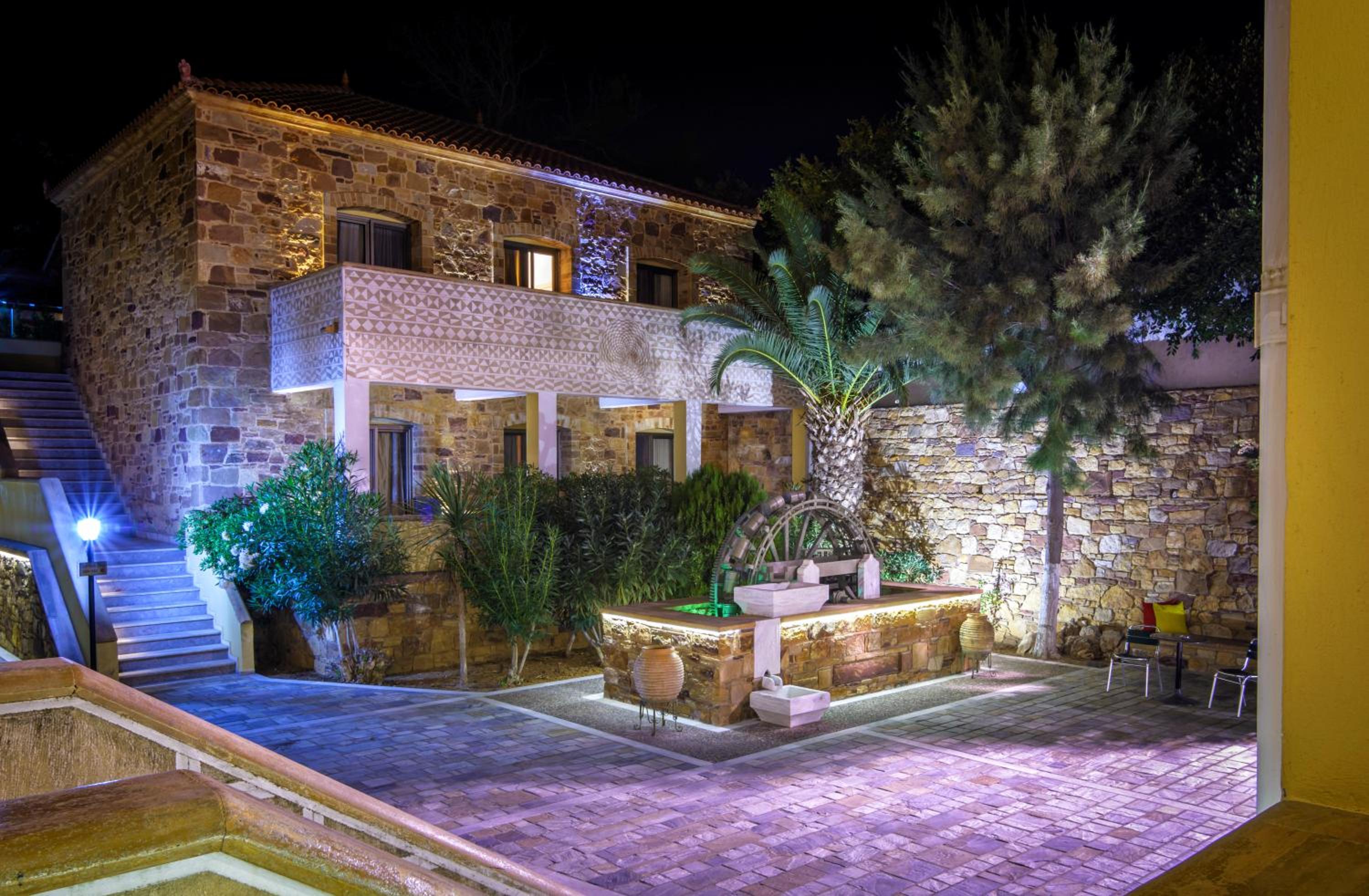 Grecian Castle hotel con piscina en Chios