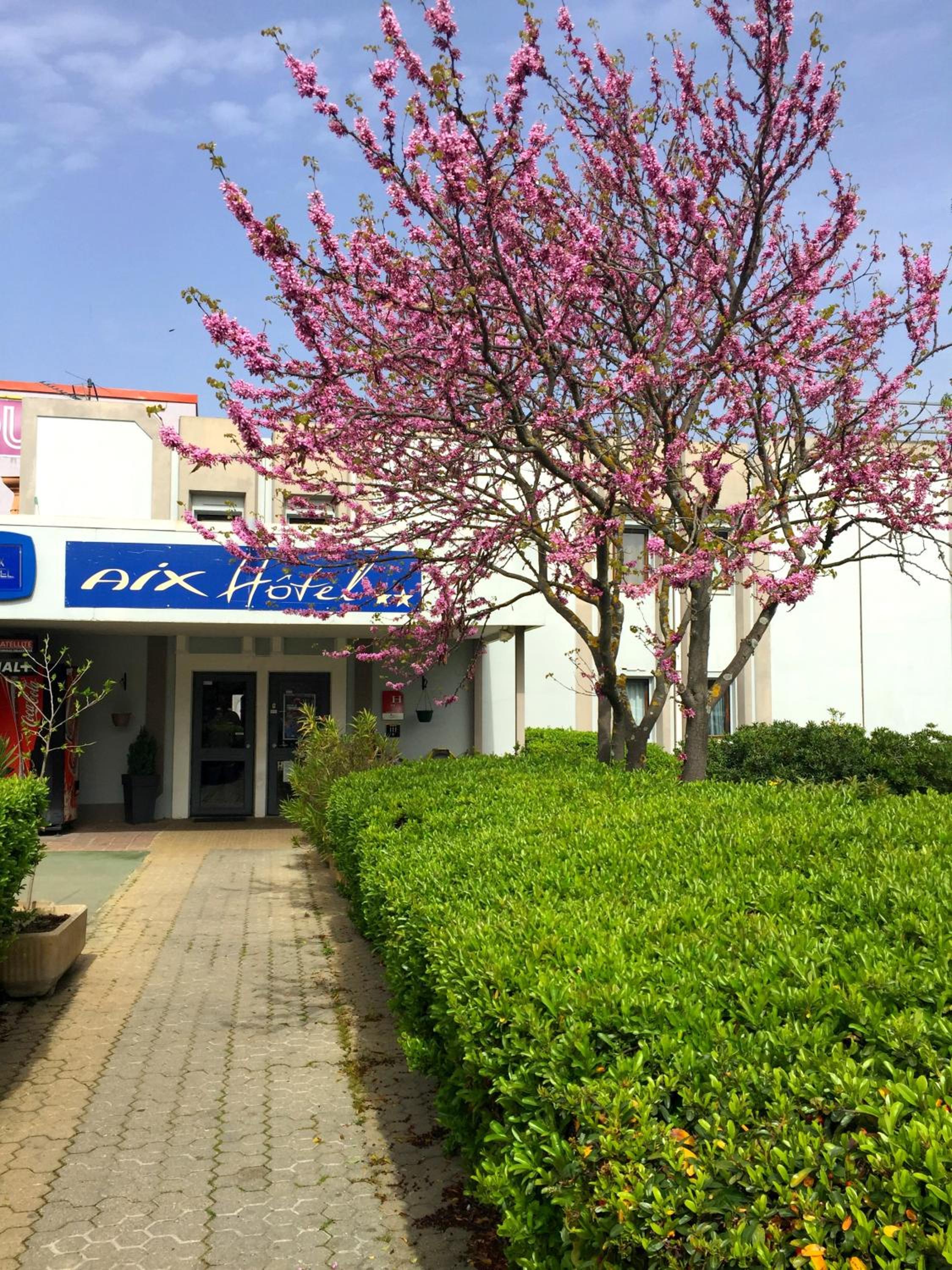 Hotel Aix Hotel - Image 1