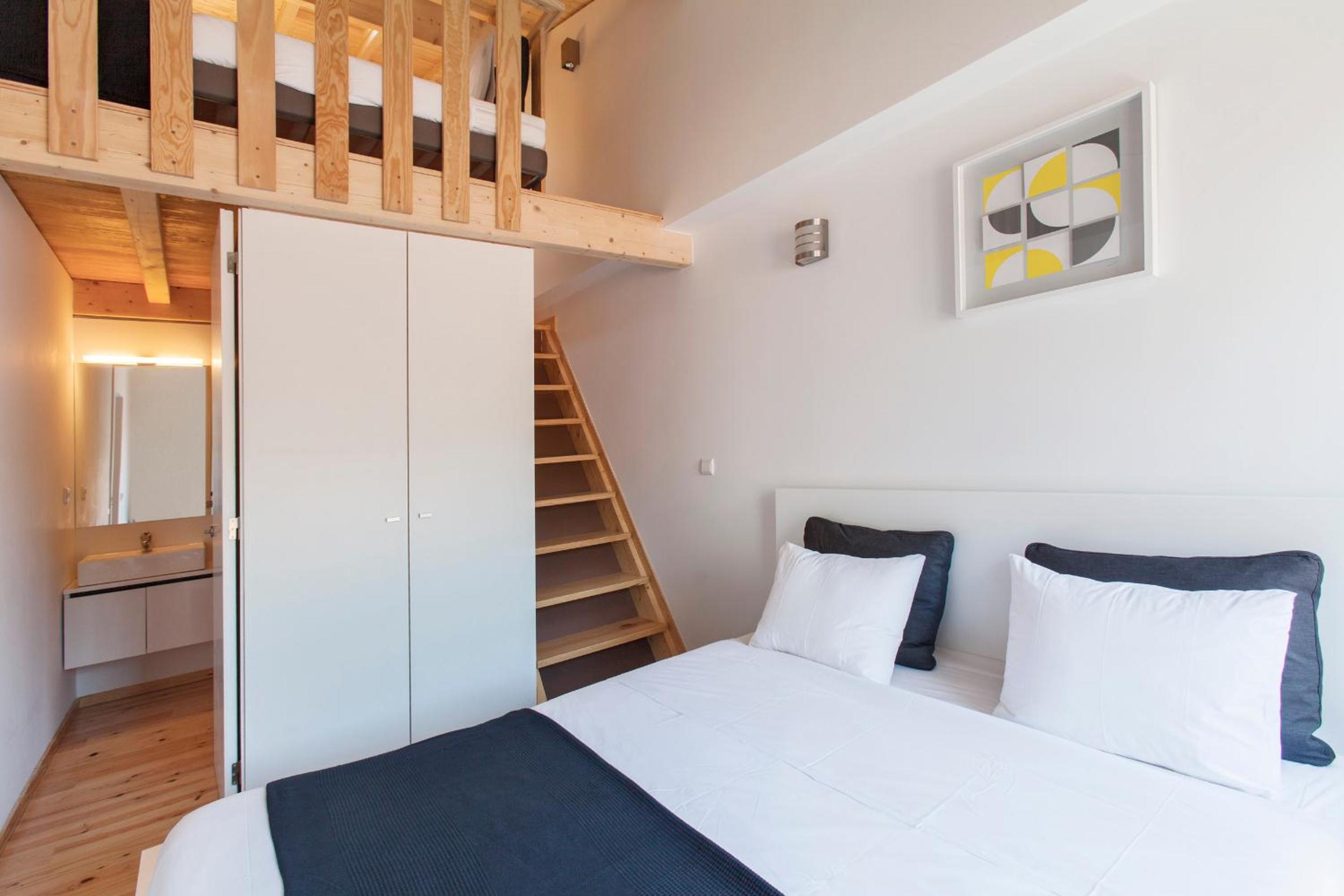 Almada Apartments 468 view 3