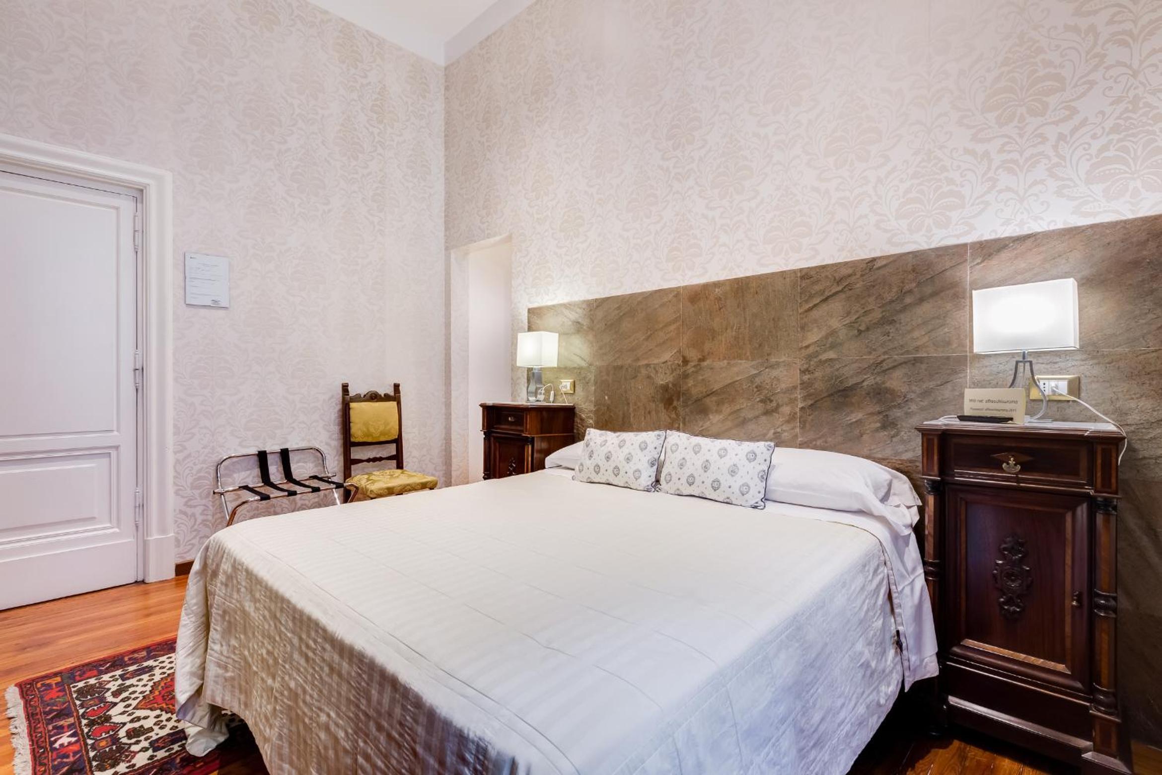 Affreschi Su Roma Luxury B&B