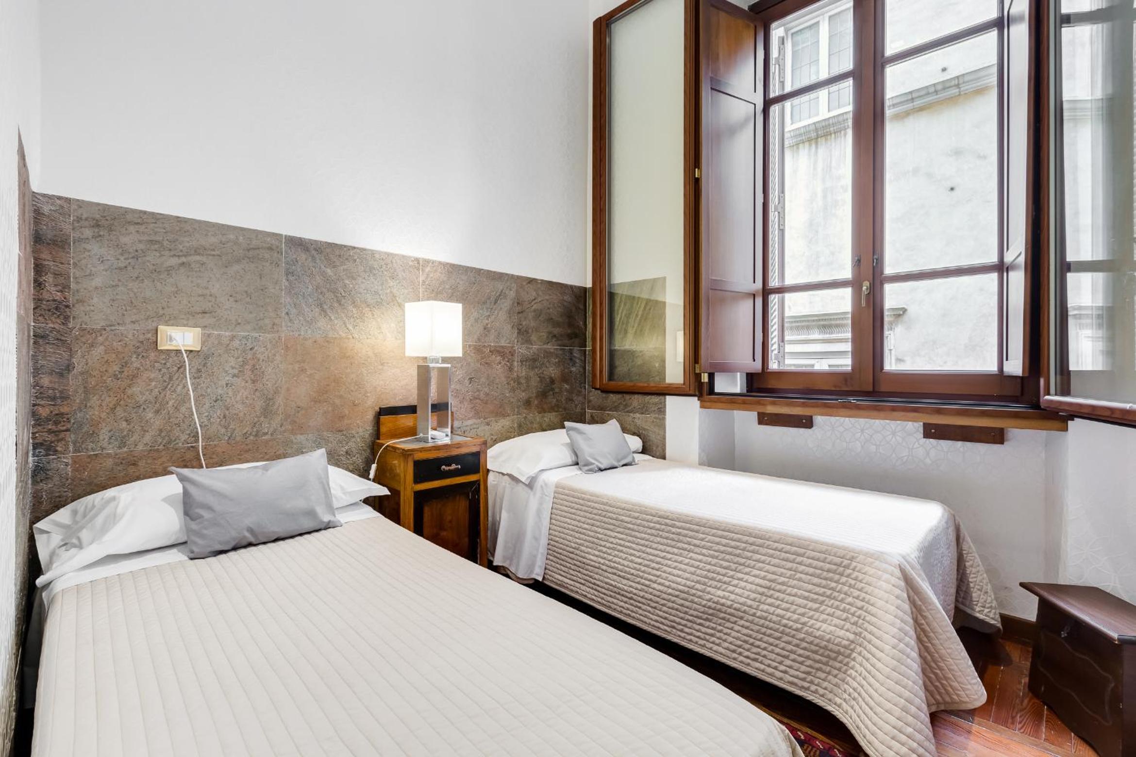 Affreschi Su Roma Luxury B&B