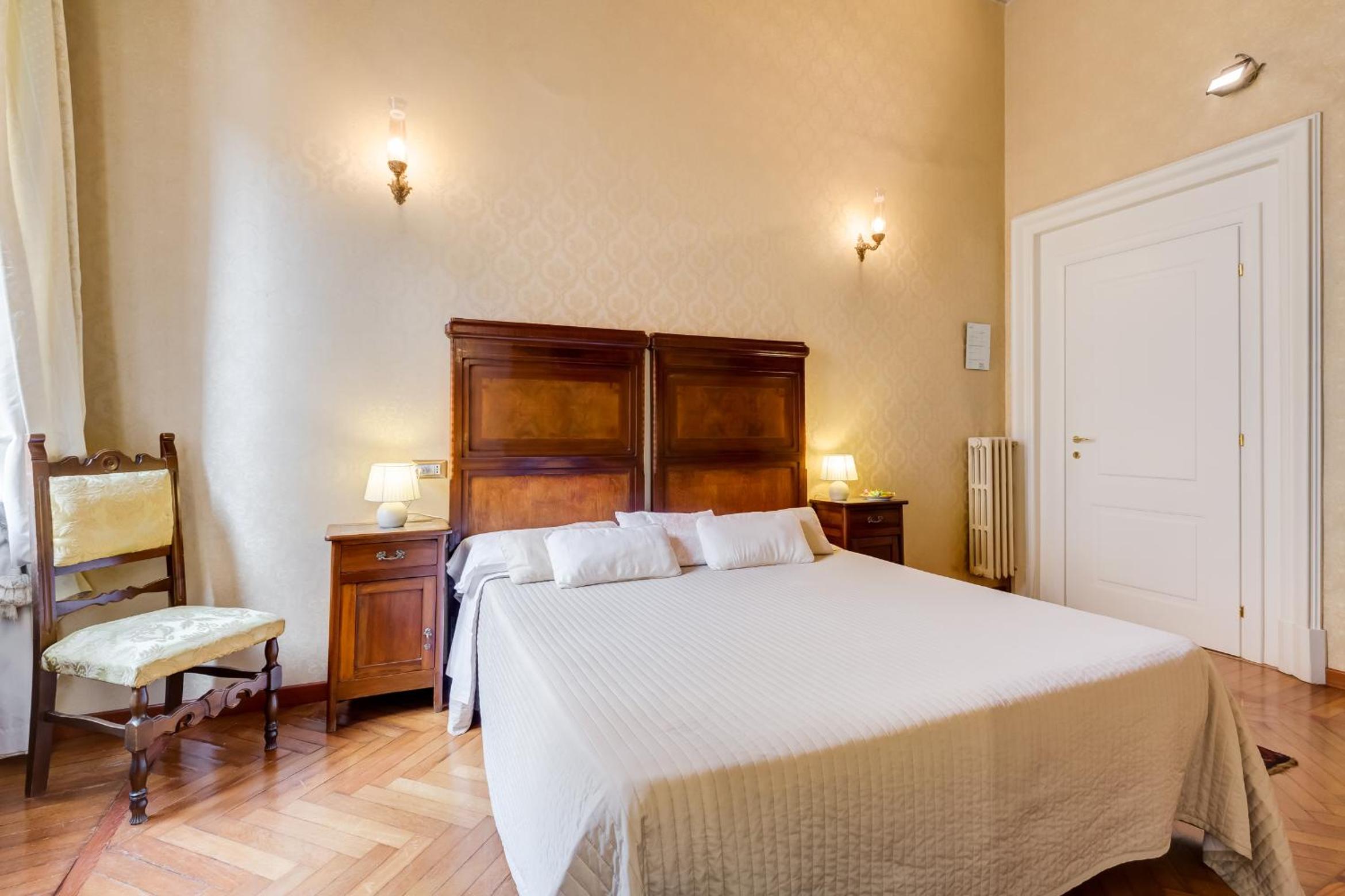 Affreschi Su Roma Luxury B&B