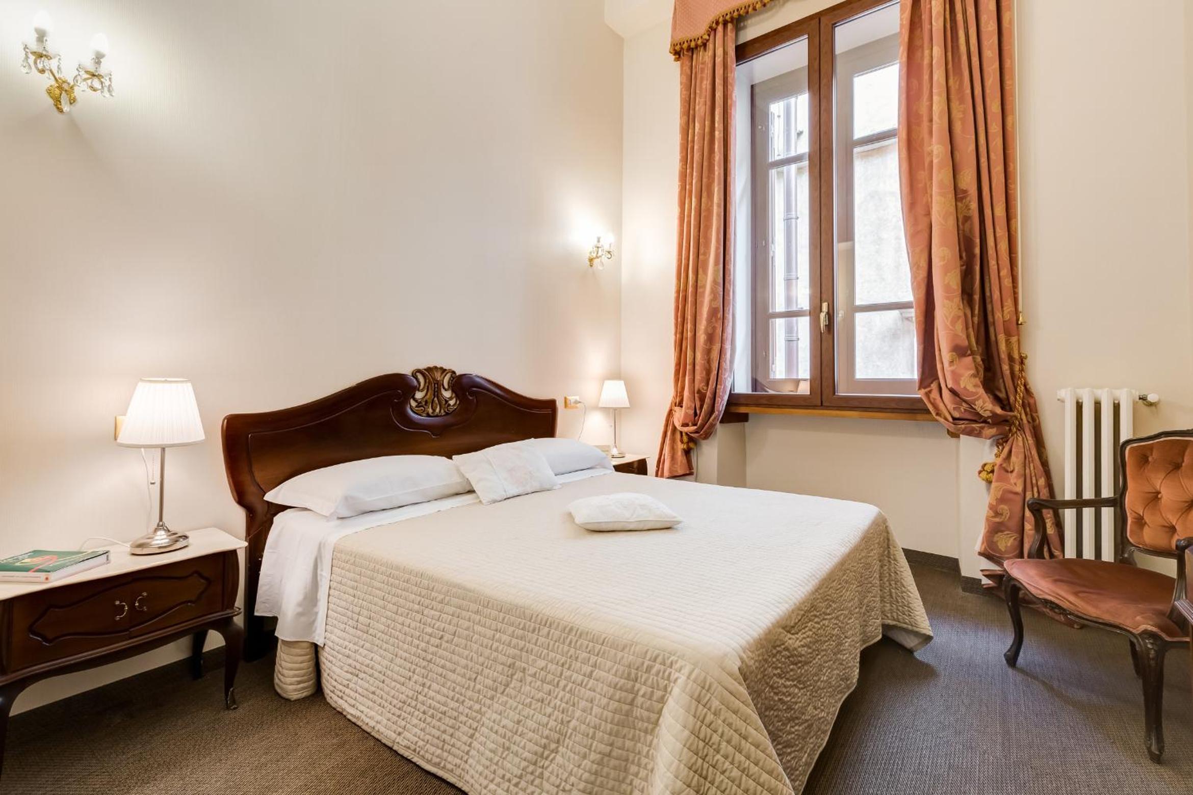 Affreschi Su Roma Luxury B&B