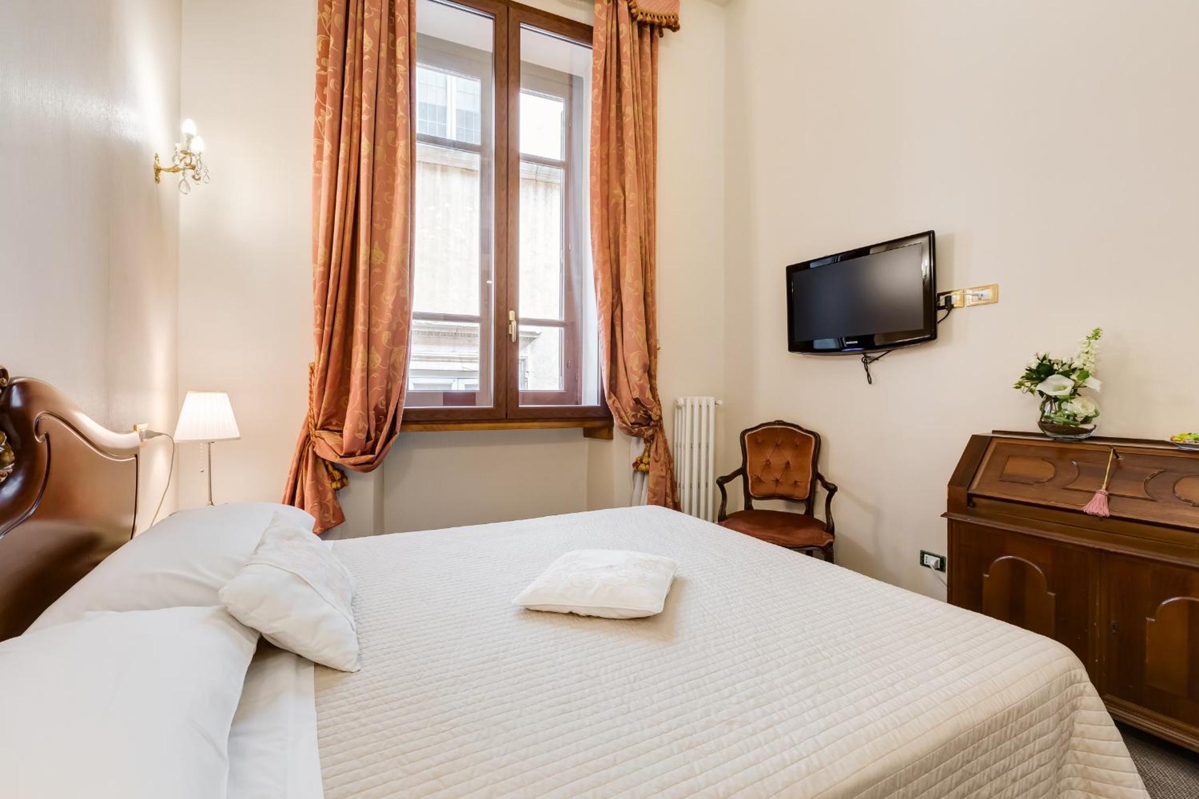 Affreschi Su Roma Luxury B&B