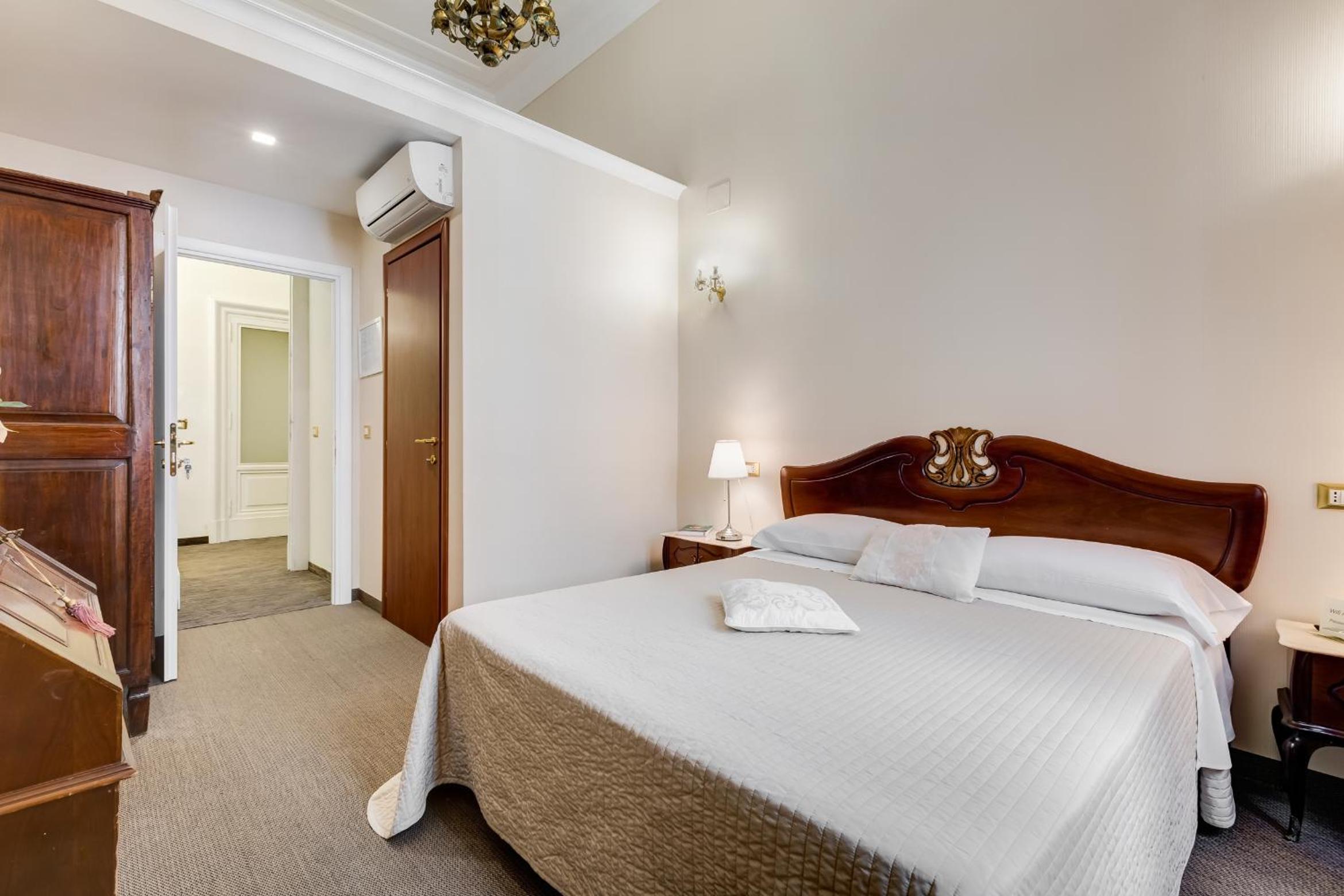 Affreschi Su Roma Luxury B&B