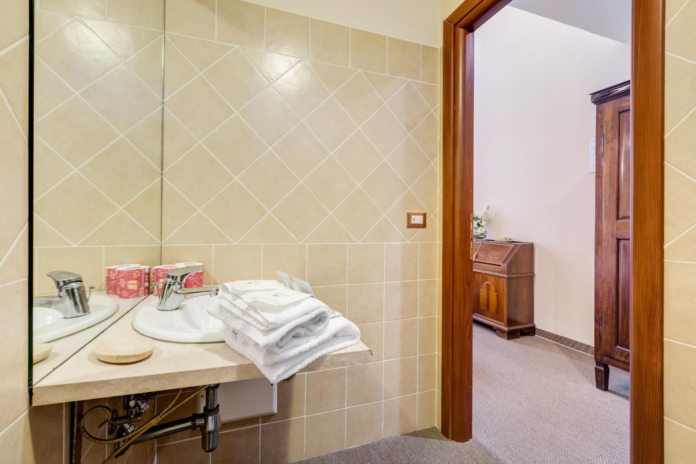 Affreschi Su Roma Luxury B&B