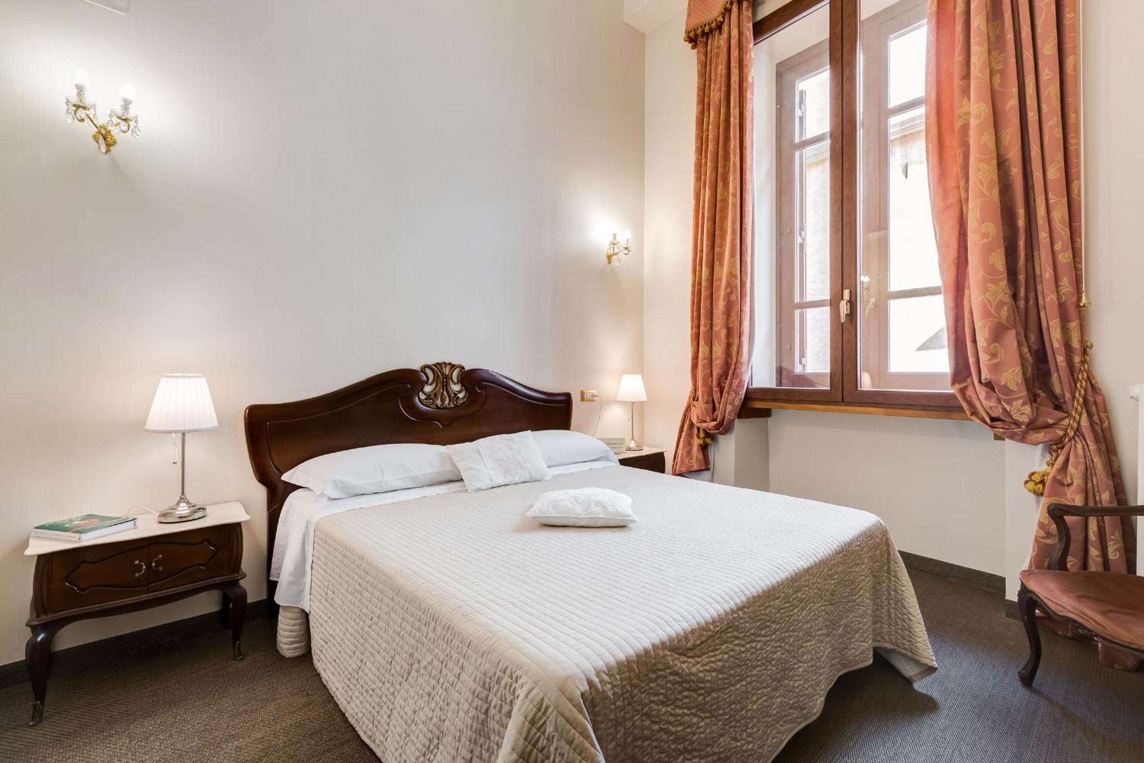 Affreschi Su Roma Luxury B&B