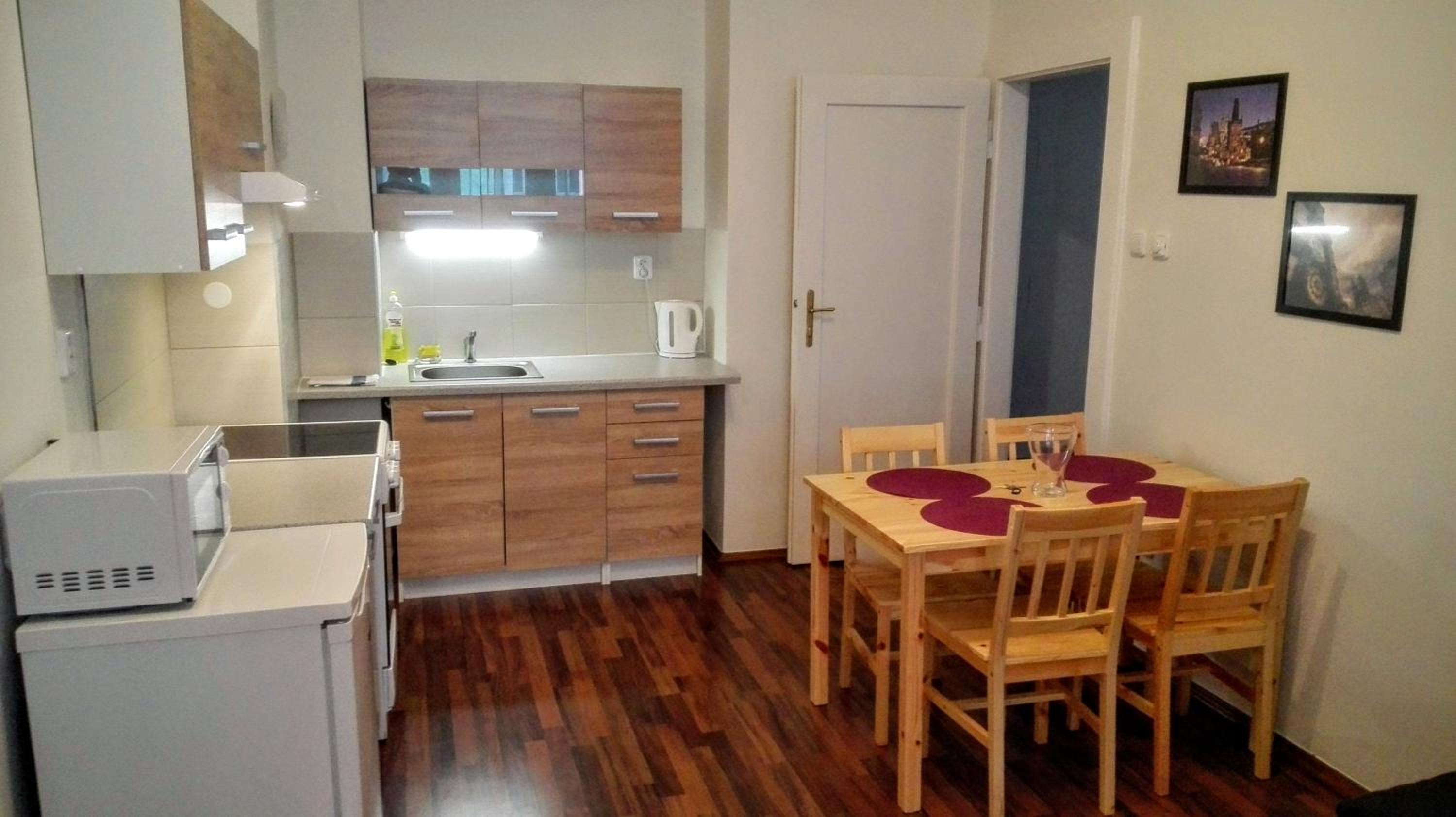 Jezerka Apartments - Free Parking - Easy Access to Center