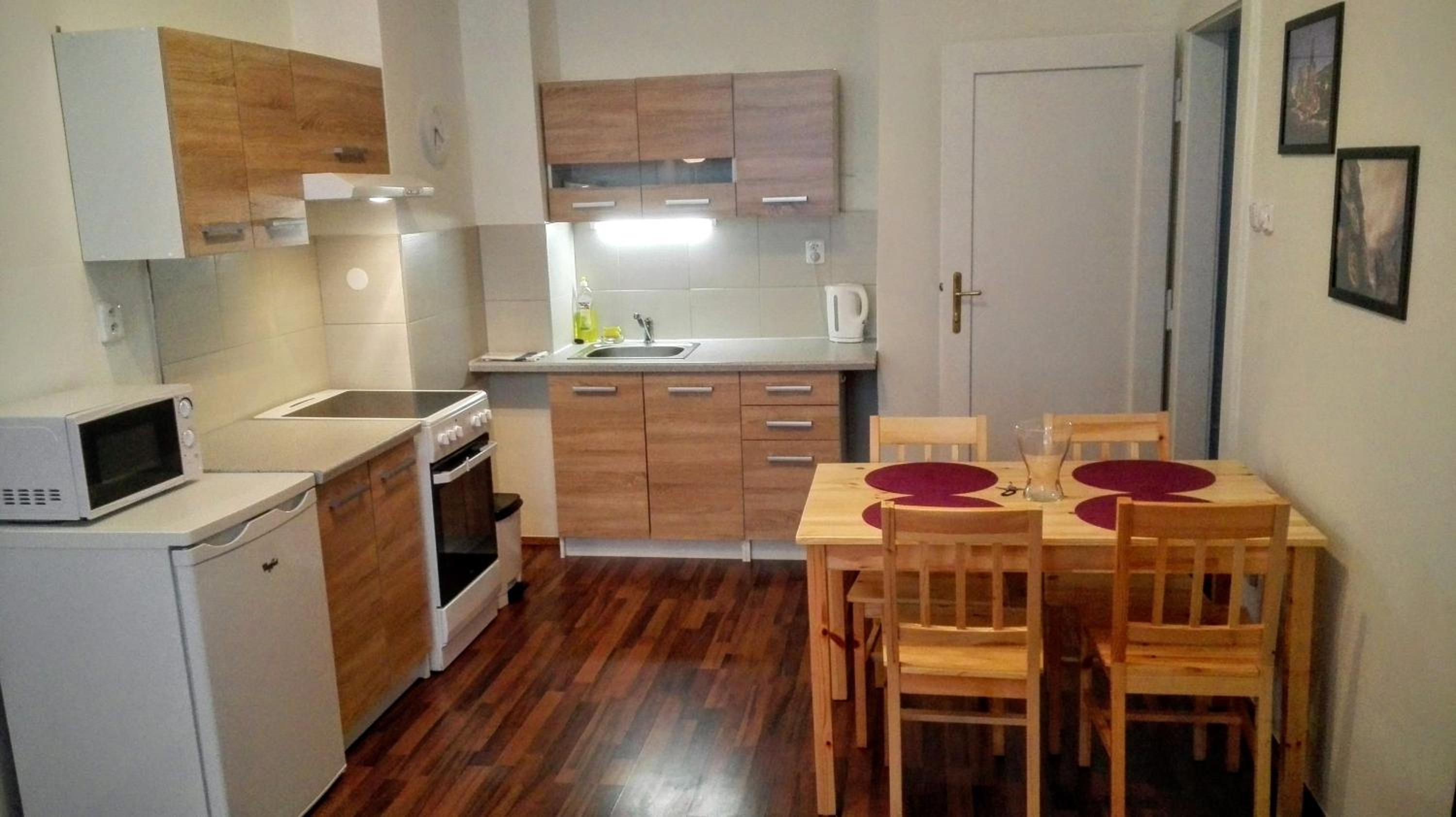Jezerka Apartments - Free Parking - Easy Access to Center