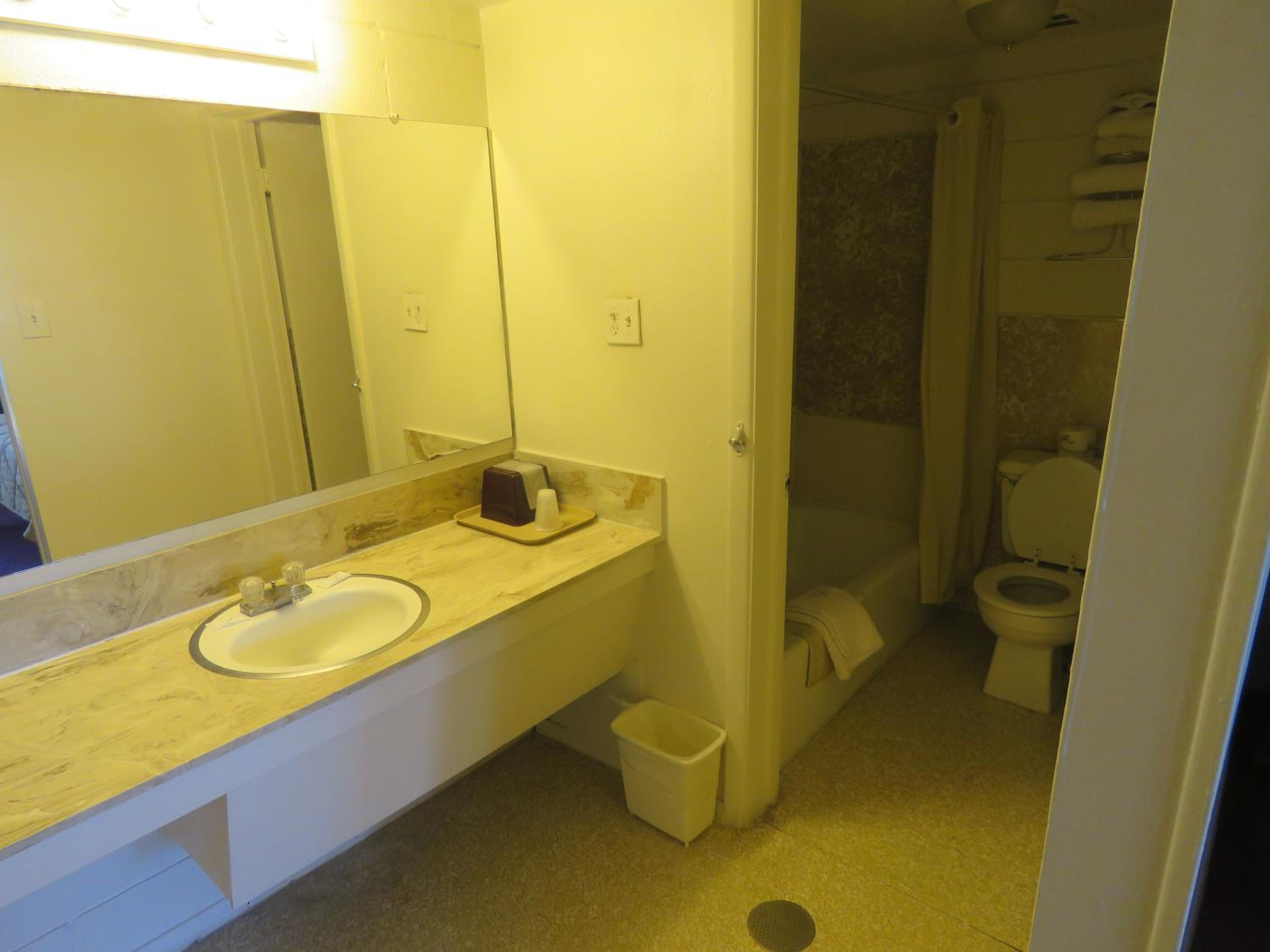 Socorro Vacations - Economy Inn - Property Image 6