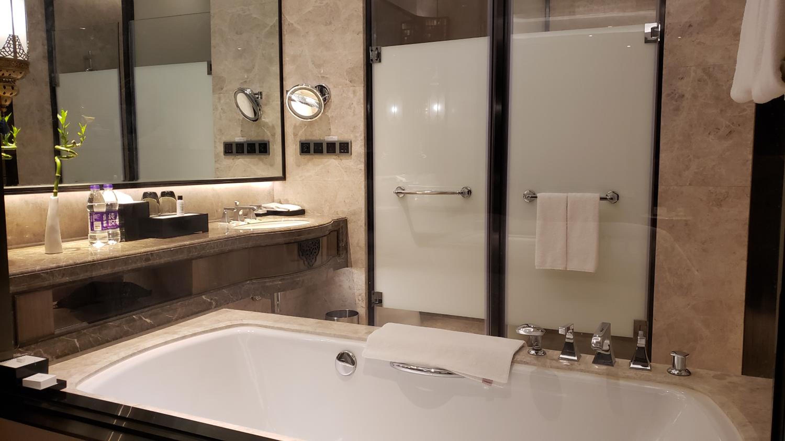 Wanda Vista Hotel Urumqi, photo 12