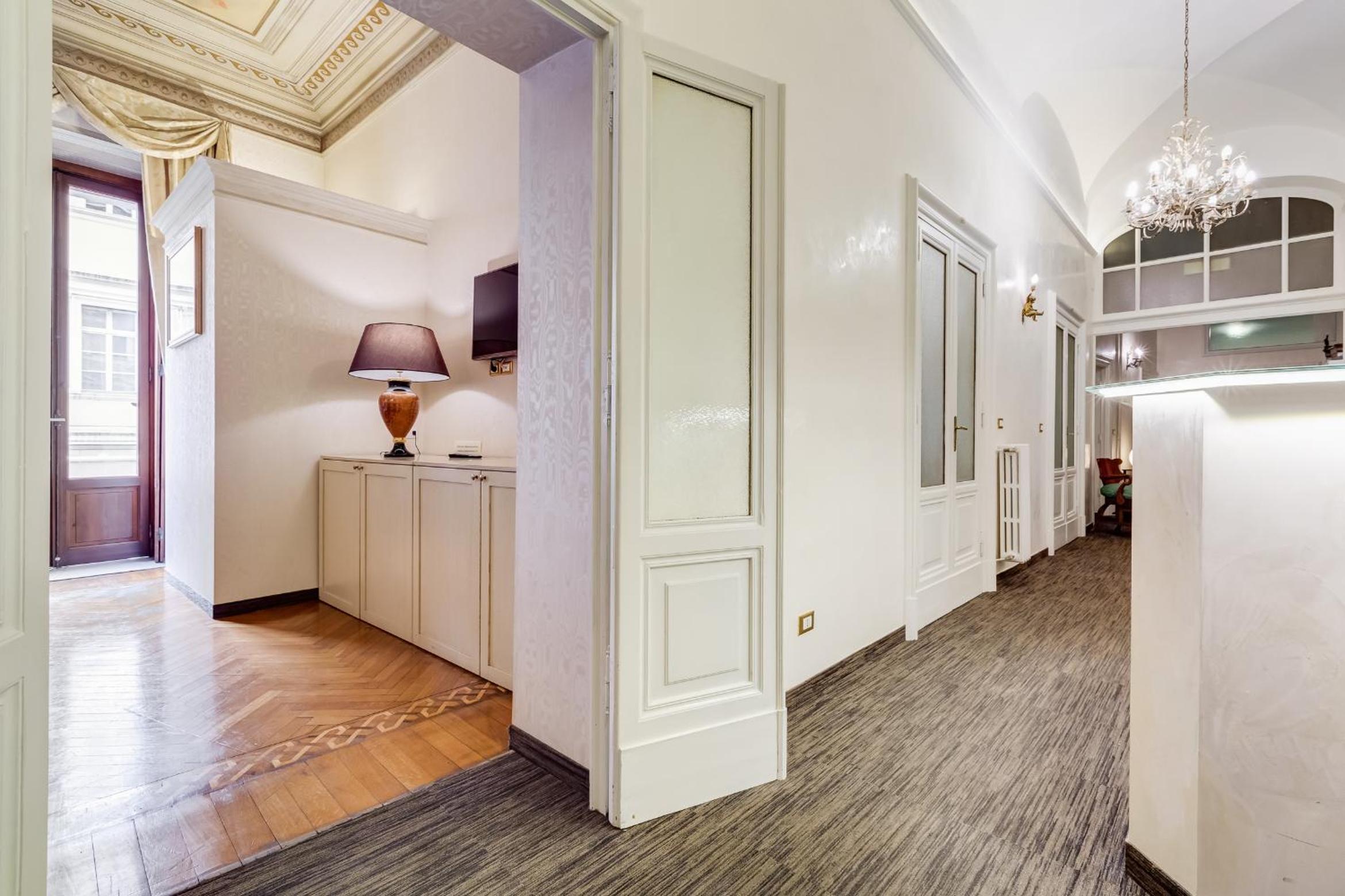 Affreschi Su Roma Luxury B&B