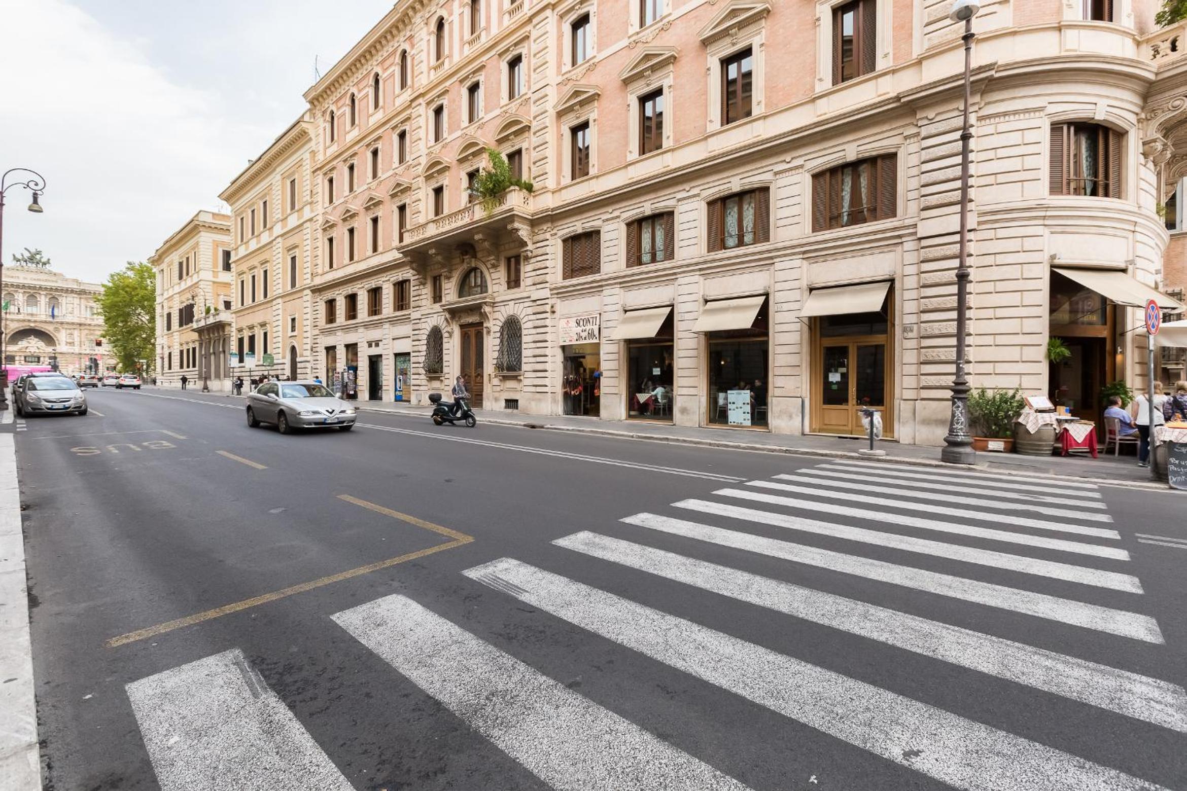 Affreschi Su Roma Luxury B&B