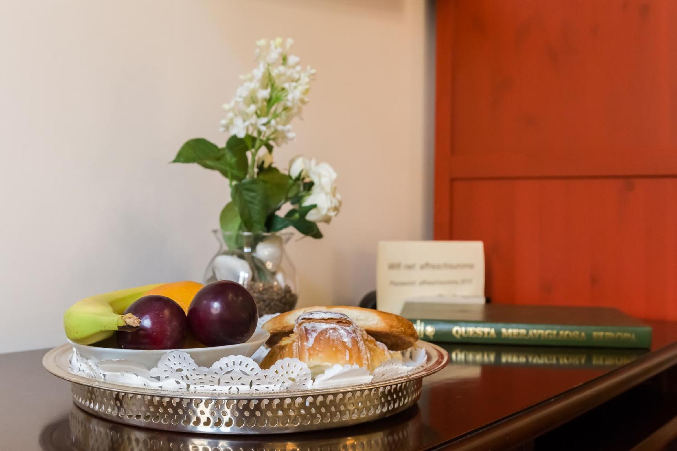 Affreschi Su Roma Luxury B&B