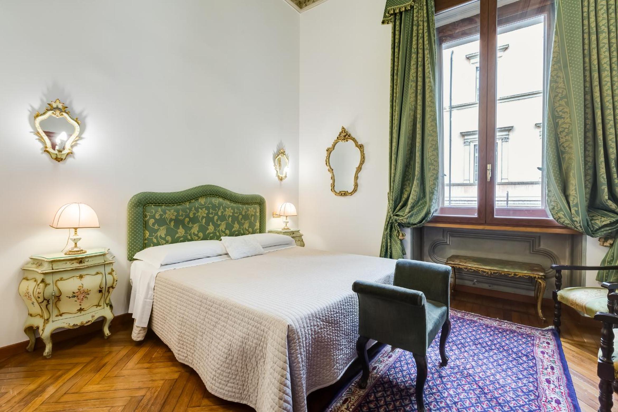Affreschi Su Roma Luxury B&B