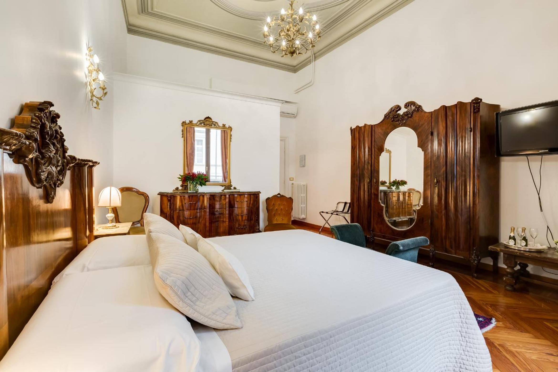 Affreschi Su Roma Luxury B&B