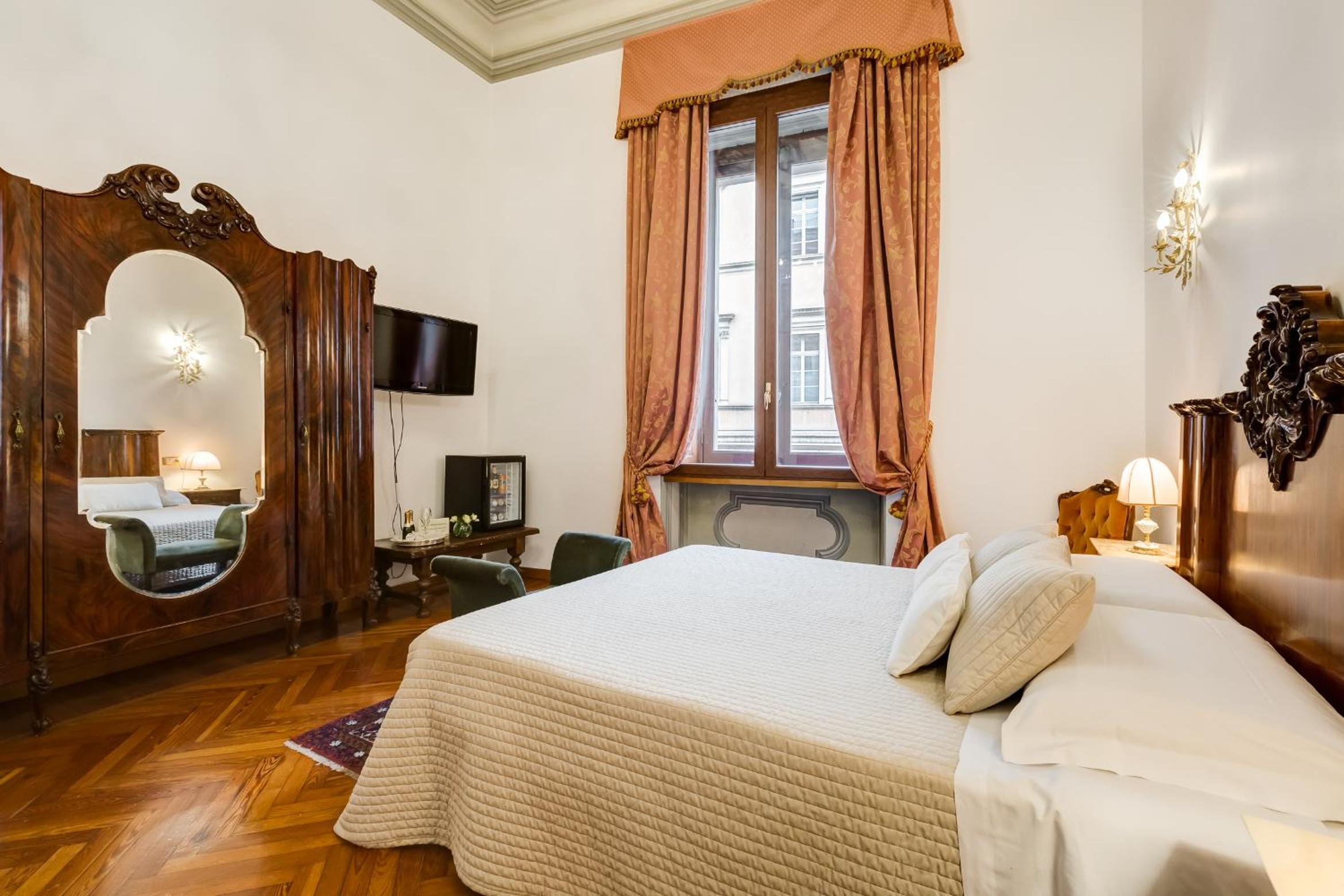 Affreschi Su Roma Luxury B&B